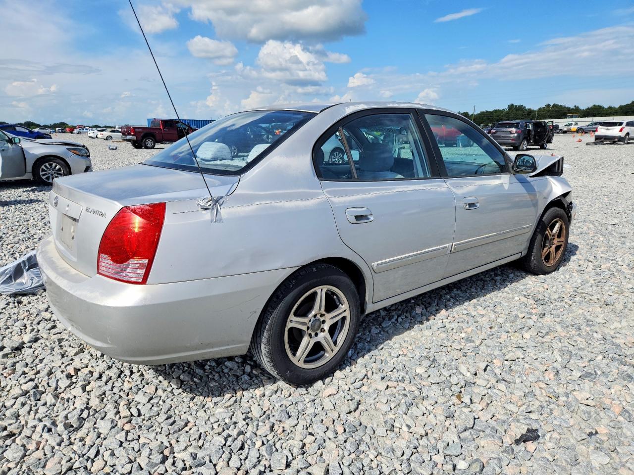 2004 Hyundai Elantra Gls Silver vin: KMHDN46D84U821698