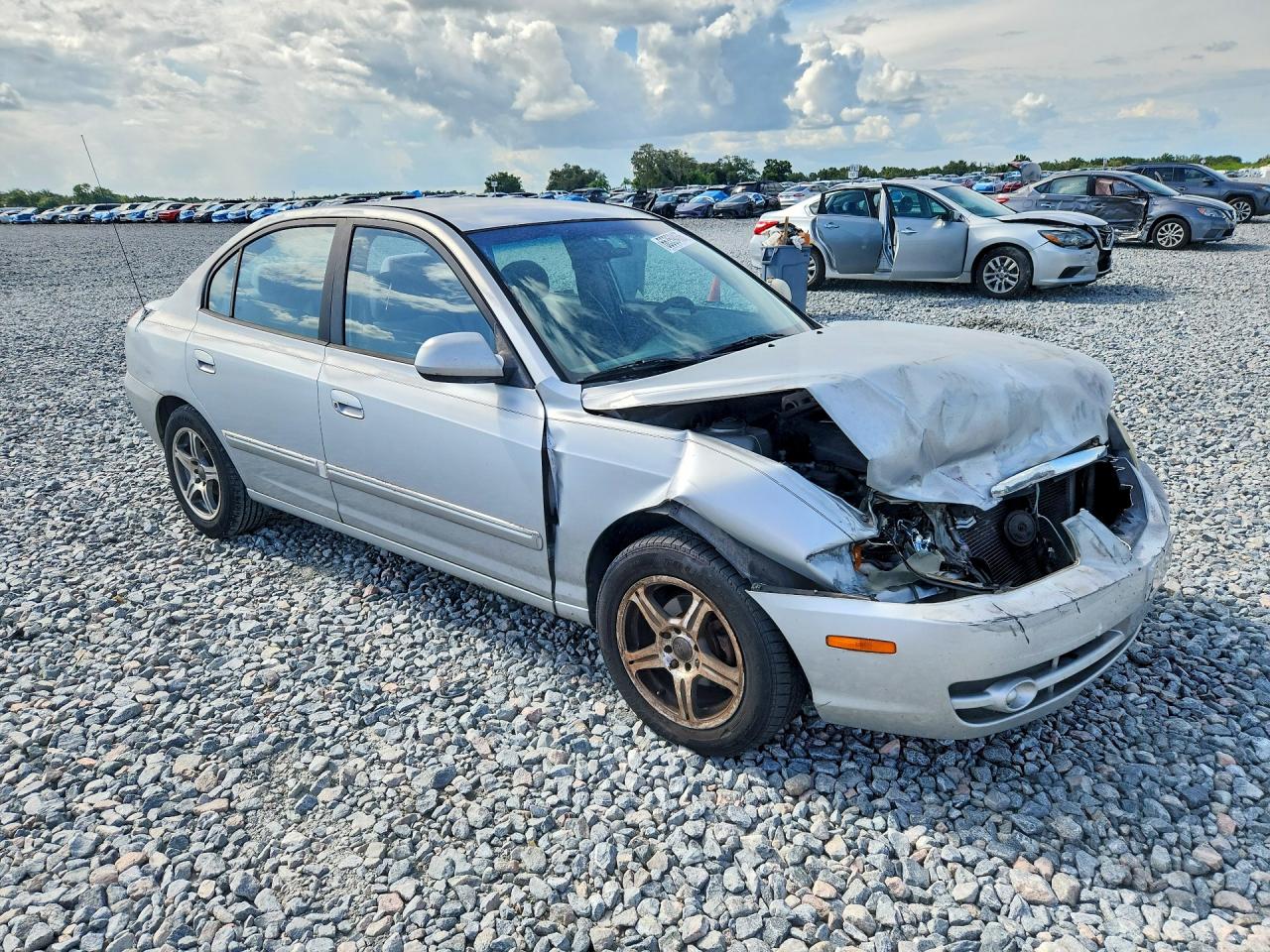 2004 Hyundai Elantra Gls Silver vin: KMHDN46D84U821698