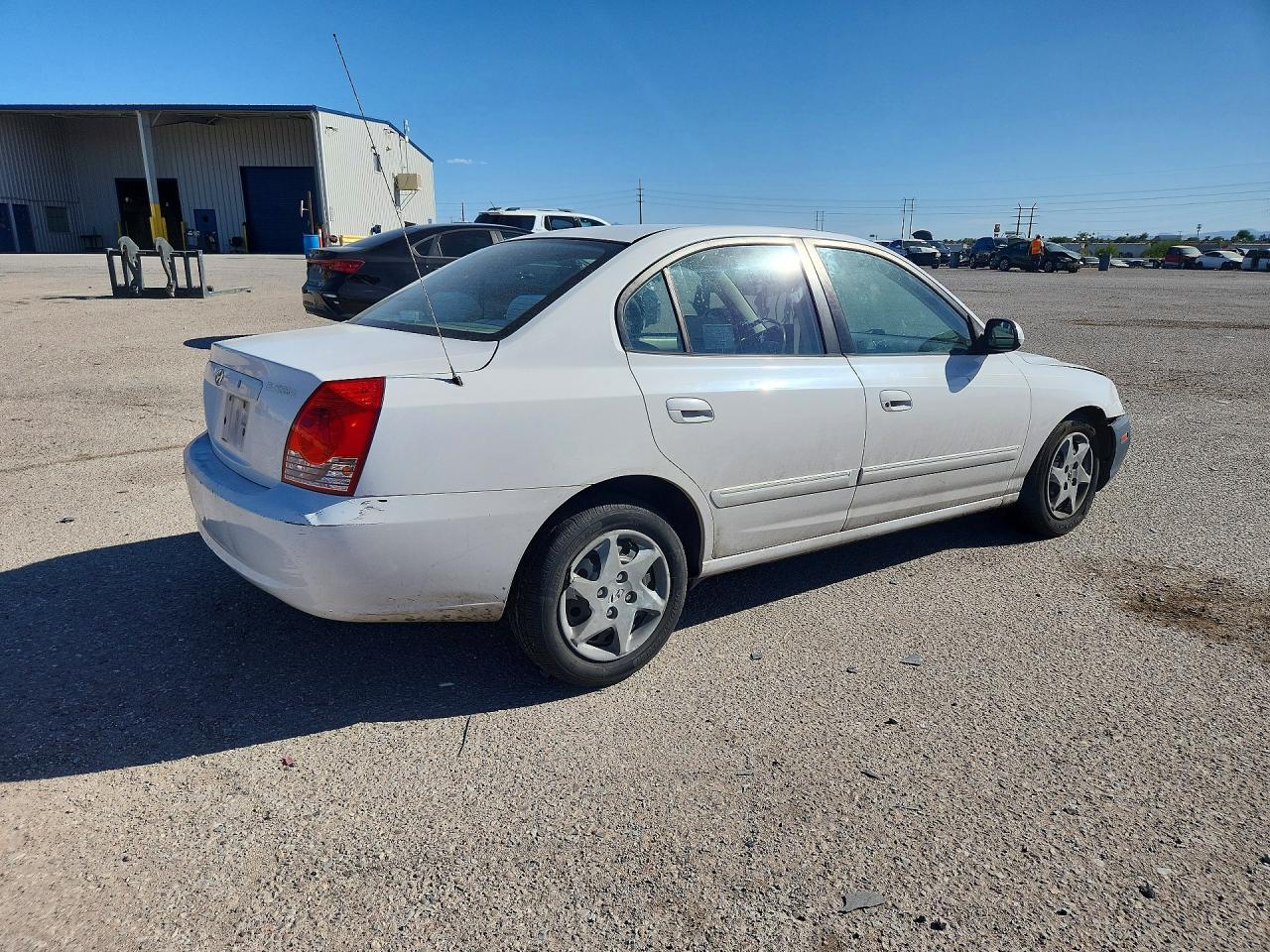 2005 Hyundai Elantra Gls White vin: KMHDN46D85U067252