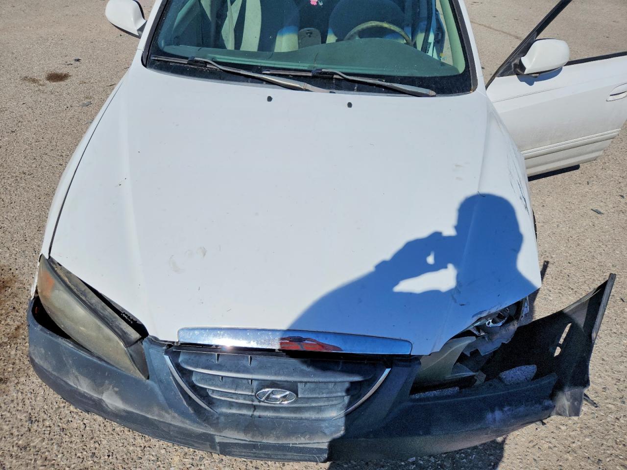 2005 Hyundai Elantra Gls White vin: KMHDN46D85U067252