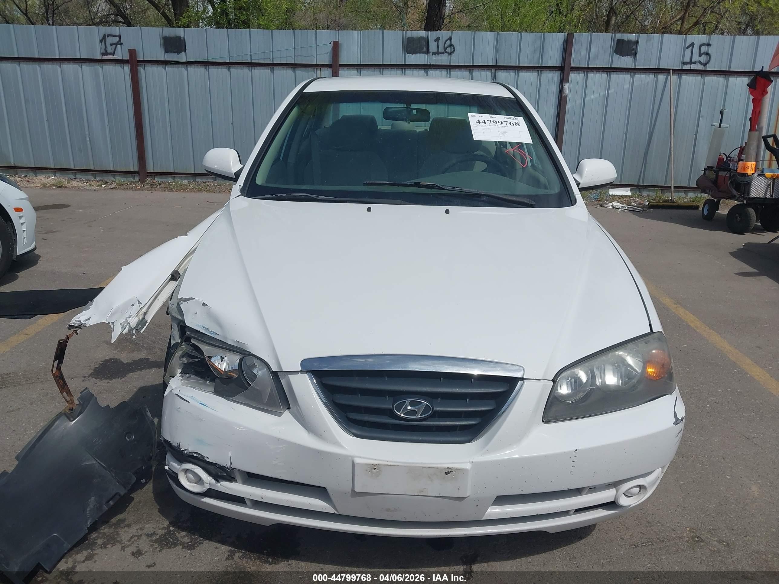 2005 Hyundai Elantra Gls/gt White vin: KMHDN46D85U975829