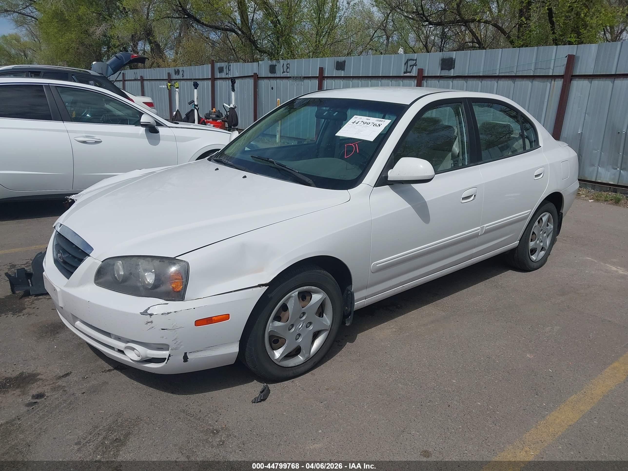 2005 Hyundai Elantra Gls/gt White vin: KMHDN46D85U975829