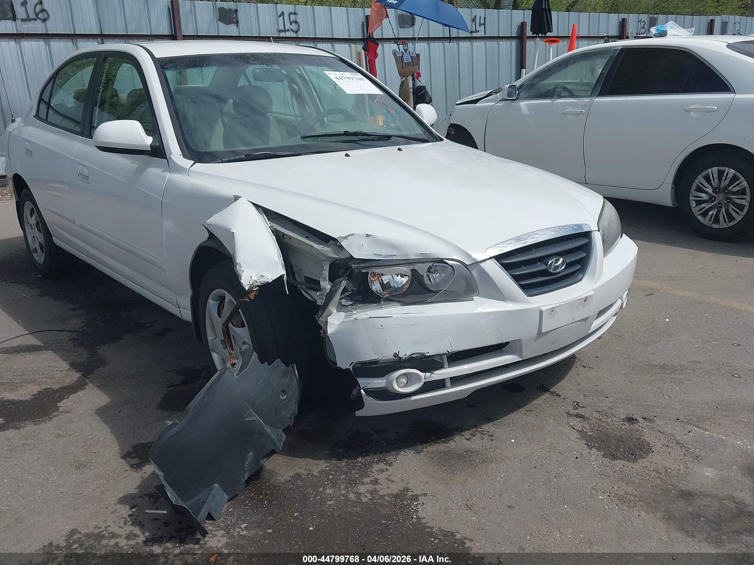 2005 Hyundai Elantra Gls/gt White vin: KMHDN46D85U975829