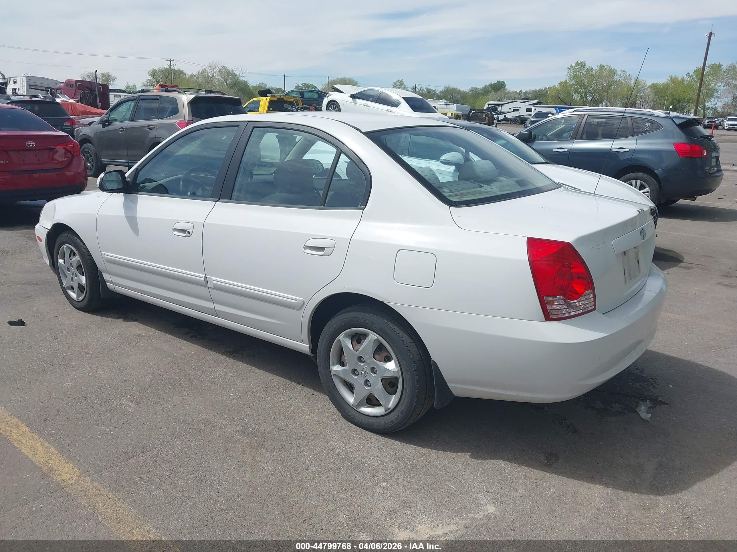 2005 Hyundai Elantra Gls/gt White vin: KMHDN46D85U975829