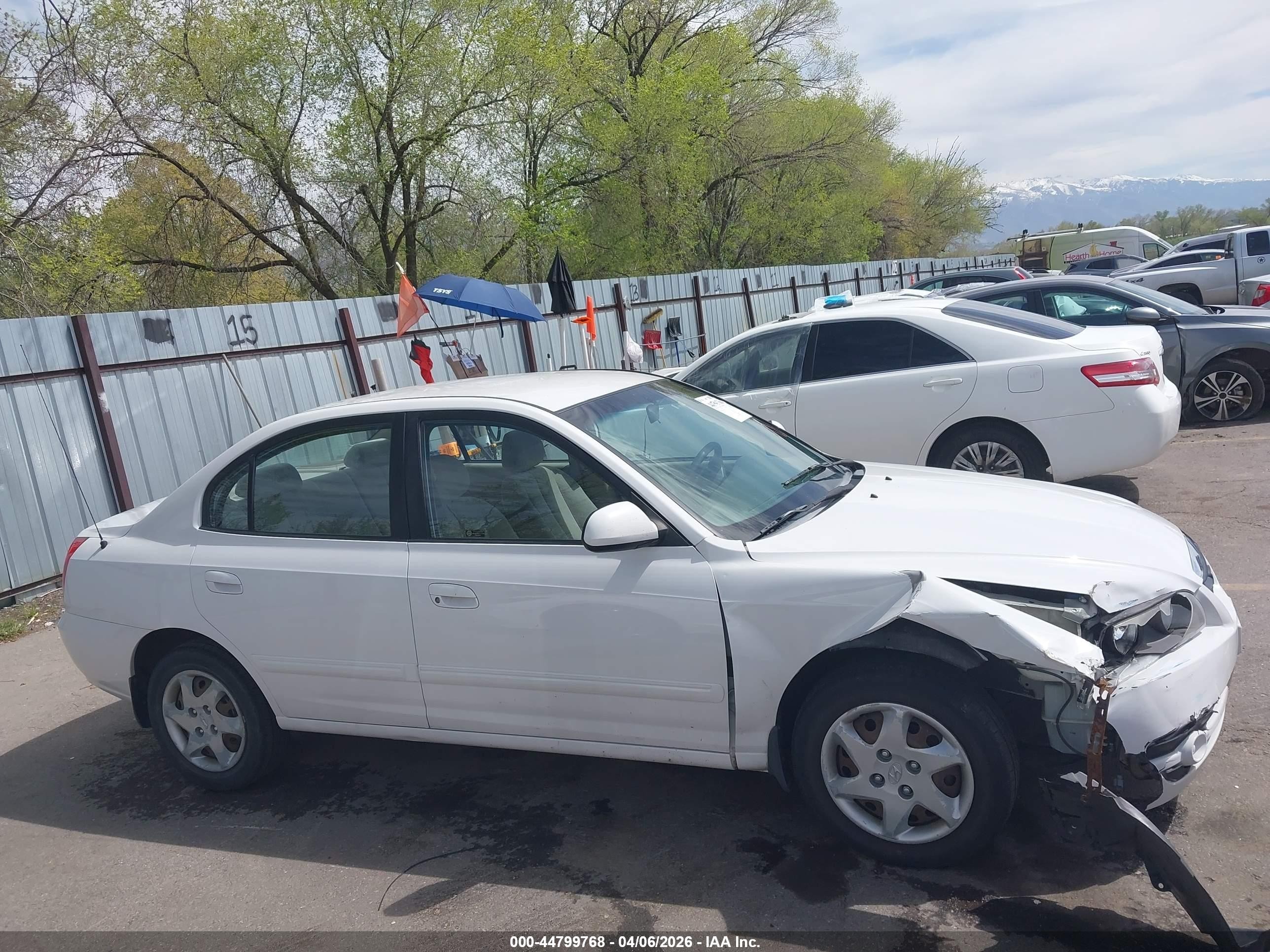 2005 Hyundai Elantra Gls/gt White vin: KMHDN46D85U975829