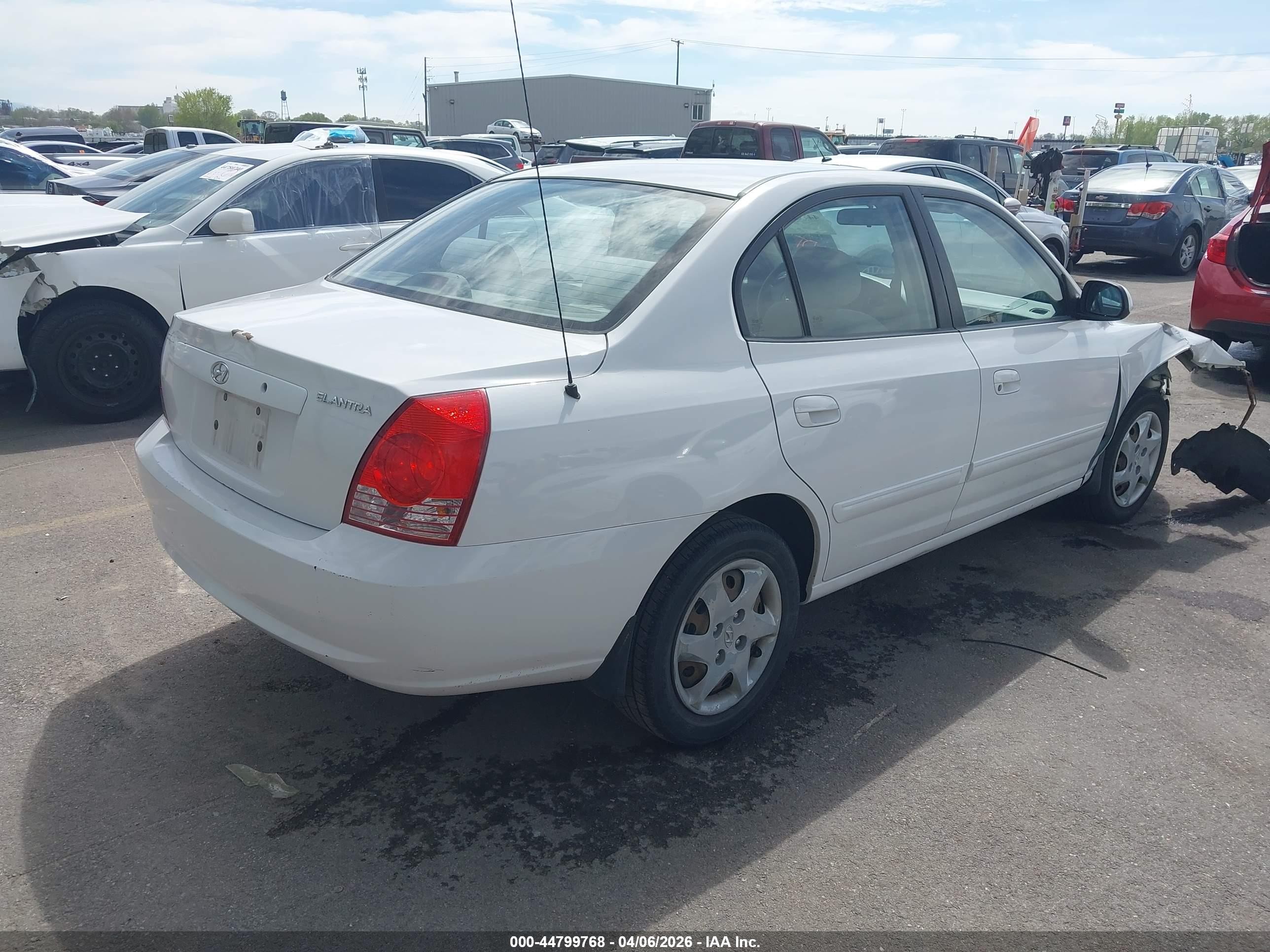 2005 Hyundai Elantra Gls/gt White vin: KMHDN46D85U975829