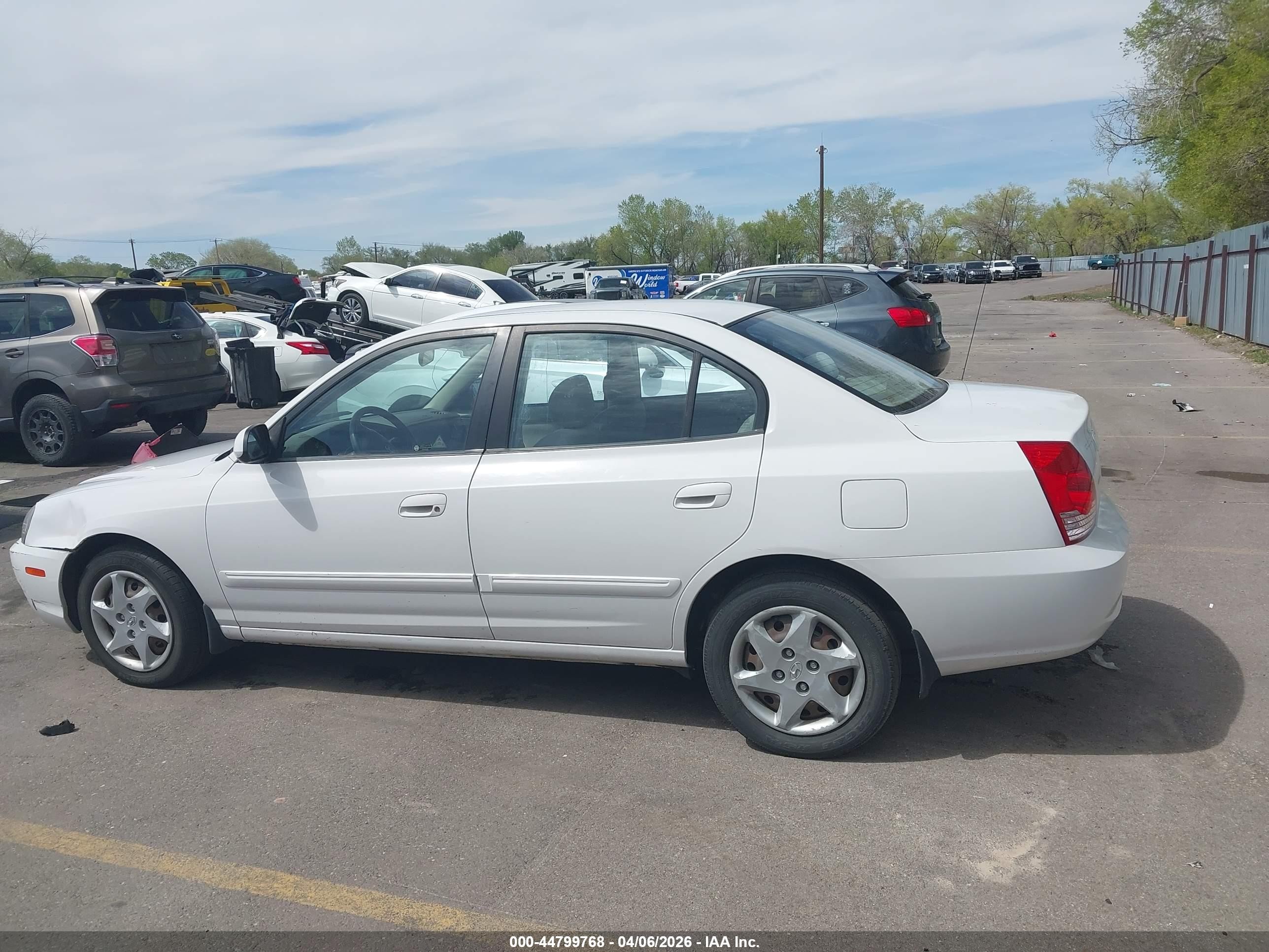 2005 Hyundai Elantra Gls/gt White vin: KMHDN46D85U975829