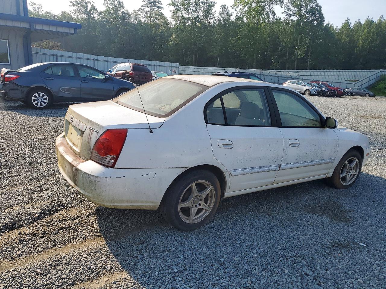 2004 Hyundai Elantra Gls White vin: KMHDN46D94U724901