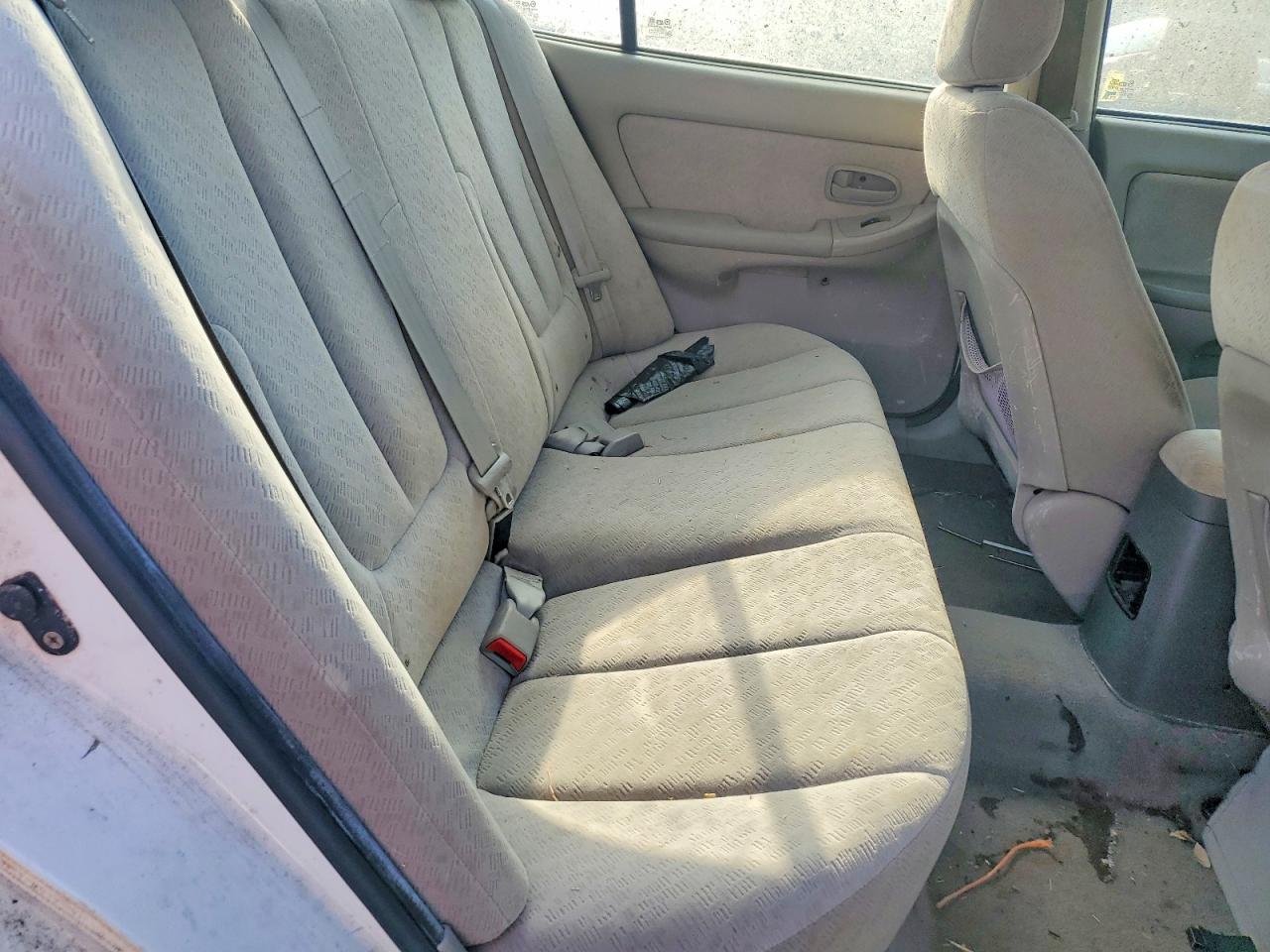 2004 Hyundai Elantra Gls White vin: KMHDN46D94U724901