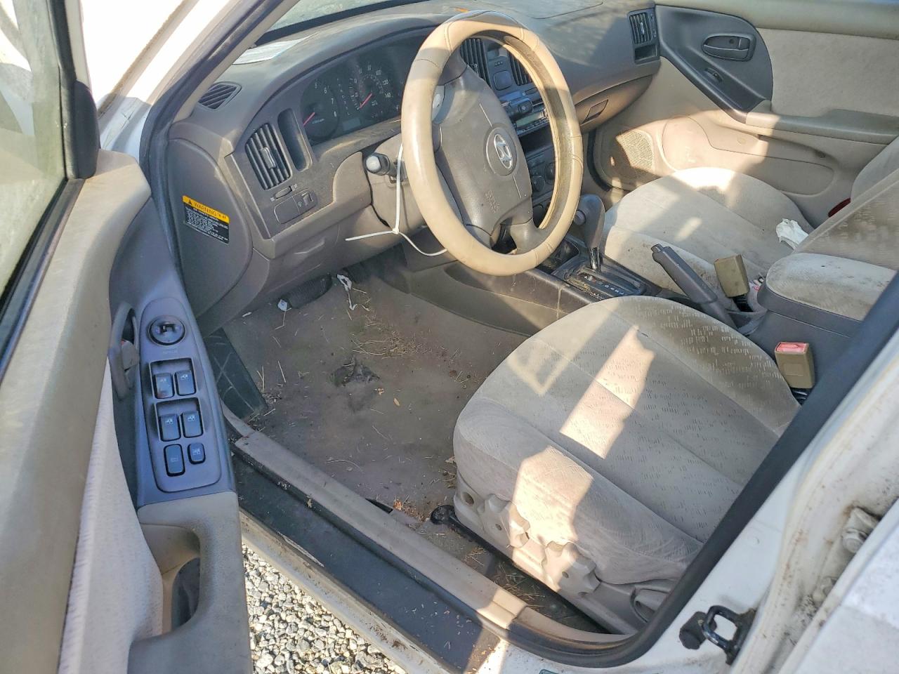 2004 Hyundai Elantra Gls White vin: KMHDN46D94U724901