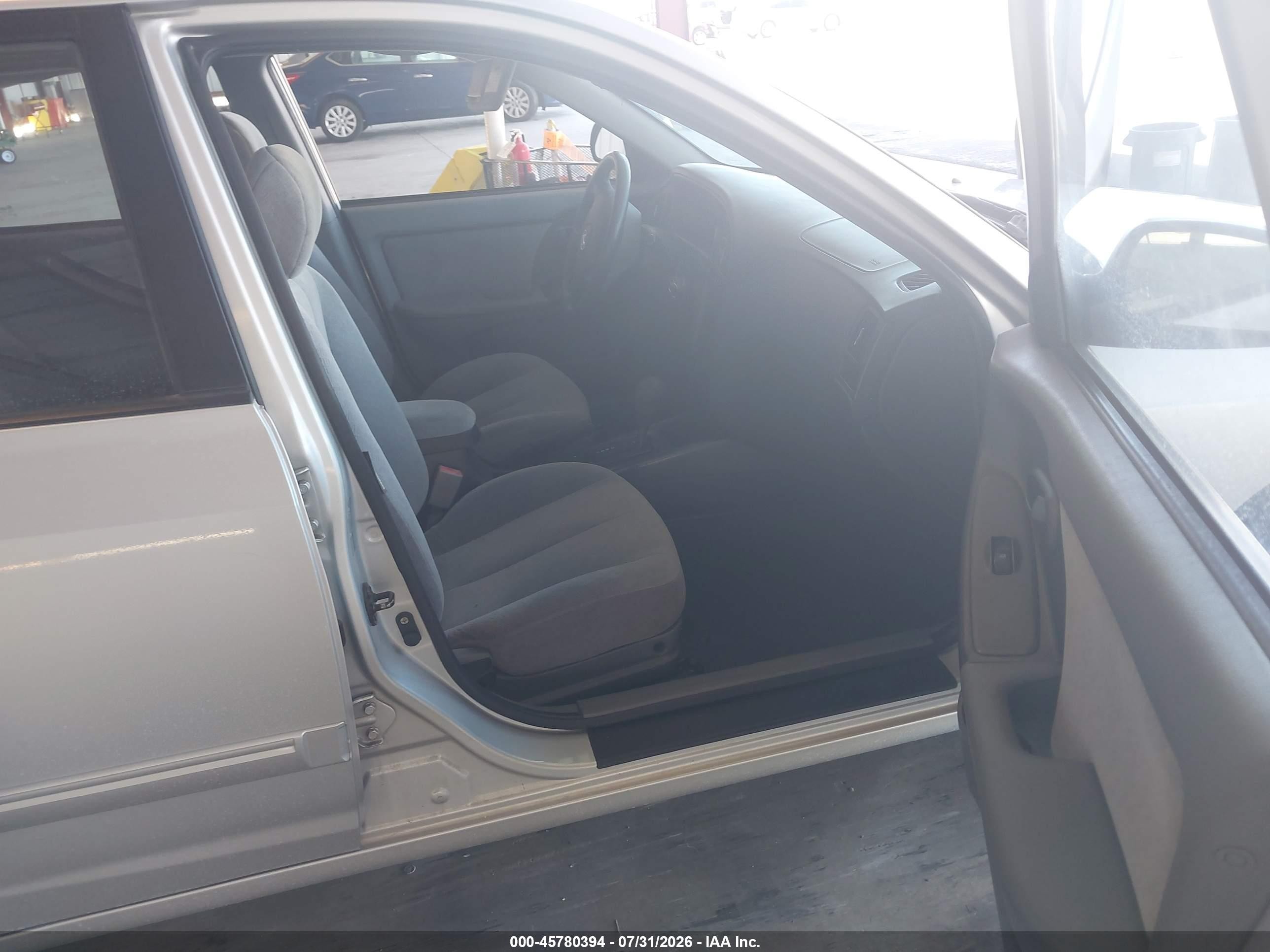 2005 Hyundai Elantra Gls/gt Серебряный vin: KMHDN46D95U030680