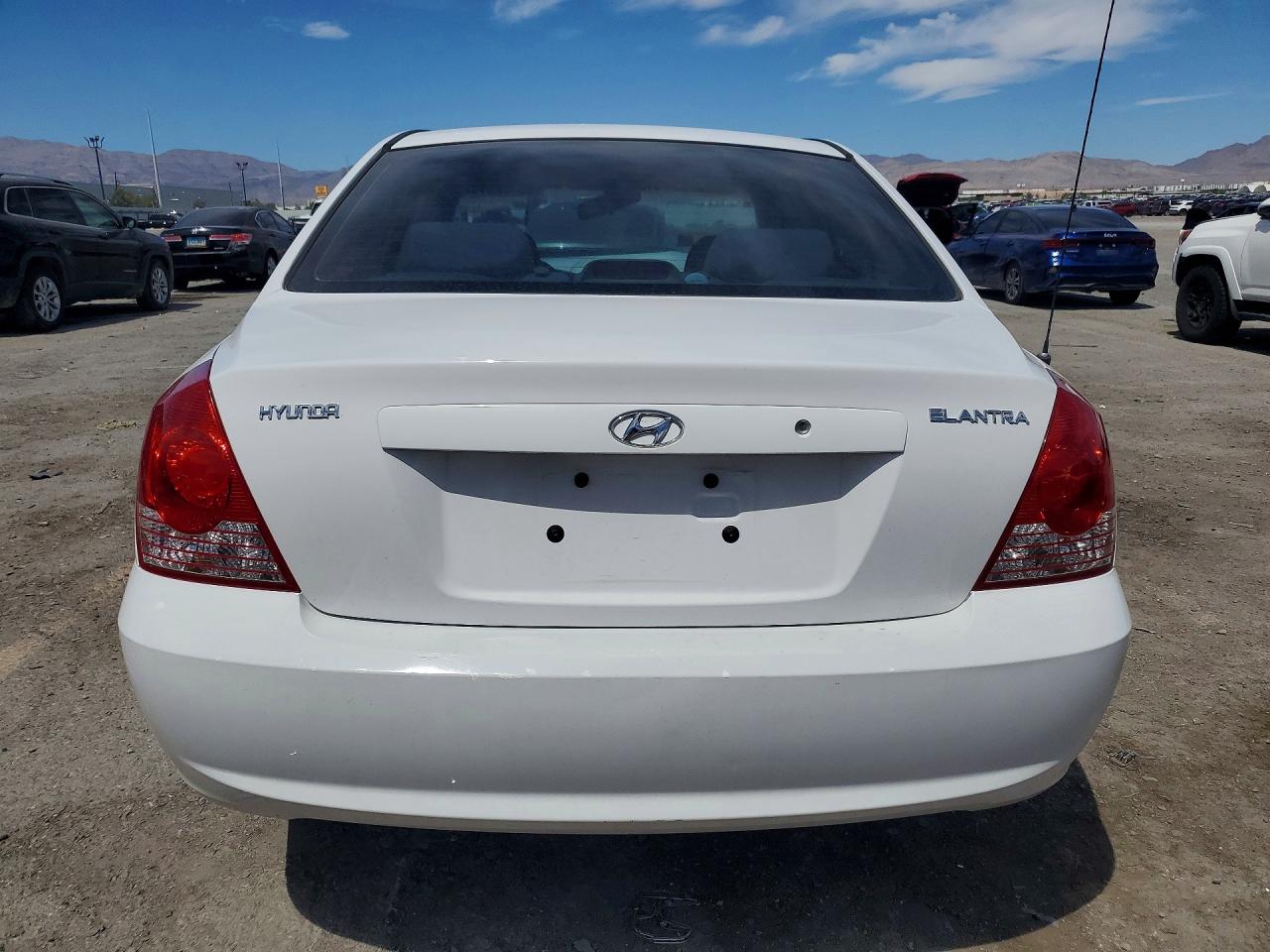 2006 Hyundai Elantra Gls White vin: KMHDN46D96U362913