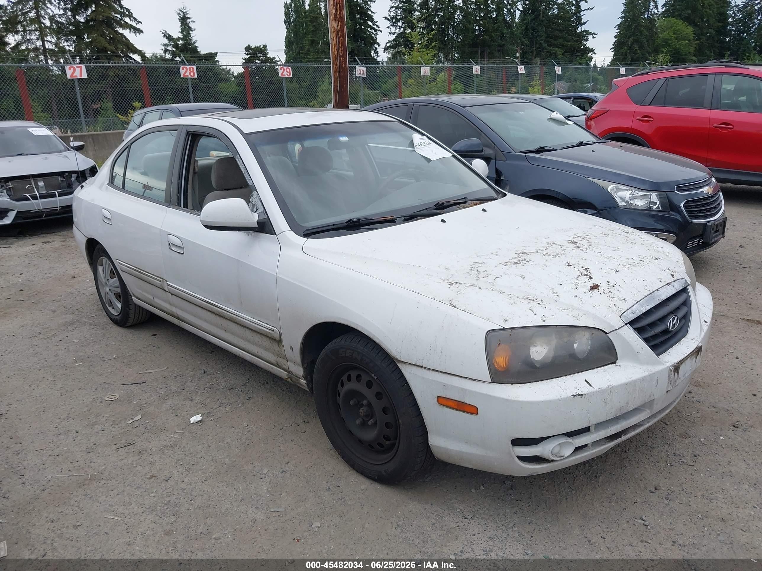2005 Hyundai Elantra Gls/gt White vin: KMHDN46DX5U052557