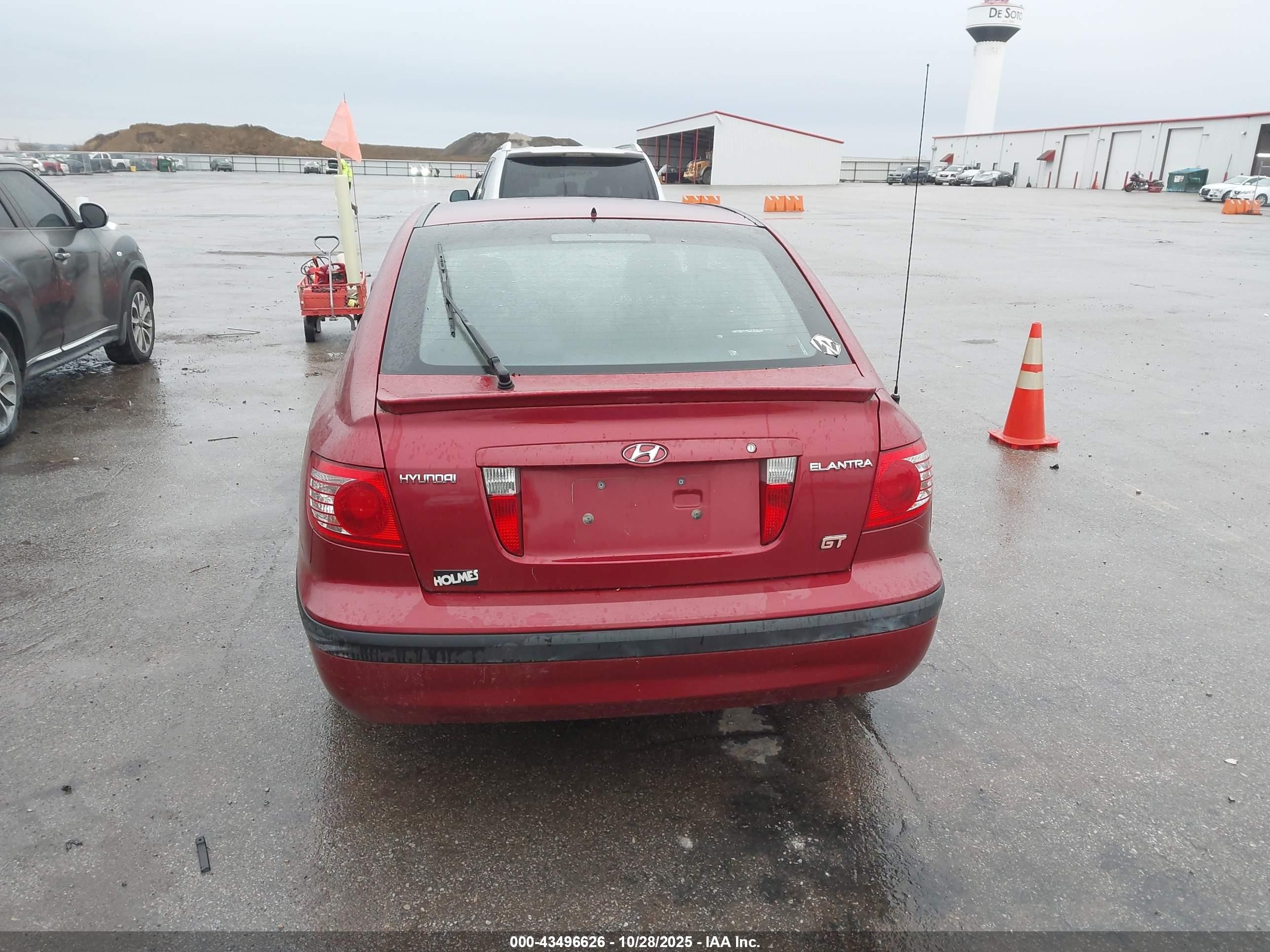 2004 Hyundai Elantra Gt Red vin: KMHDN56D34U112845
