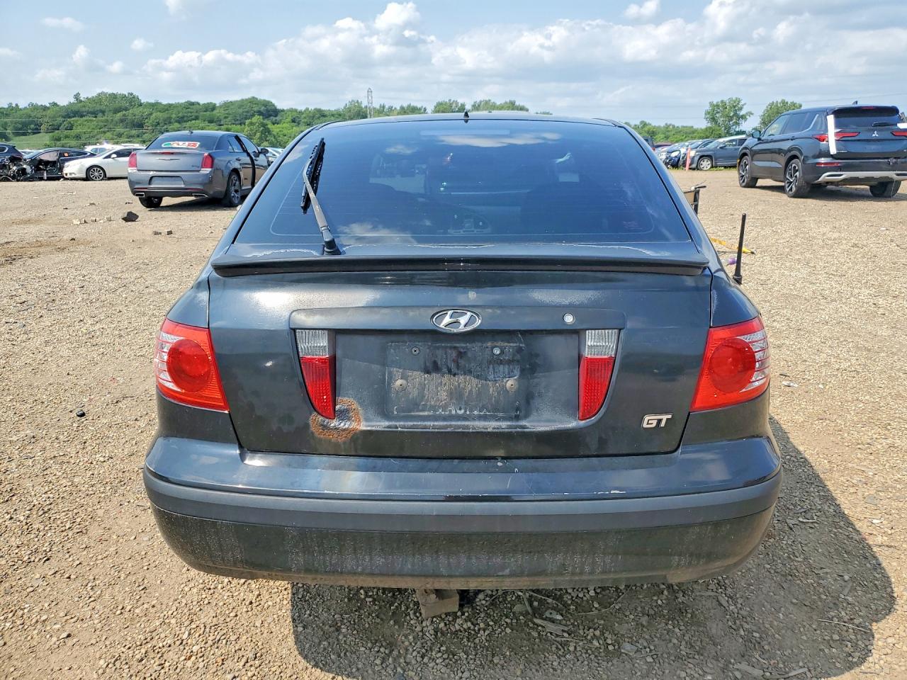 2004 Hyundai Elantra Gt Black vin: KMHDN56DX4U128119