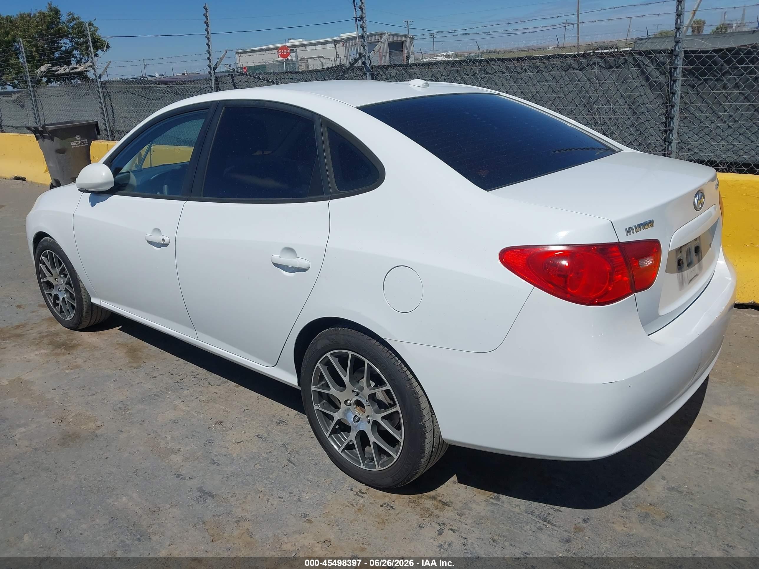 2007 Hyundai Elantra Gls/ltd/se White vin: KMHDU46D07U103425