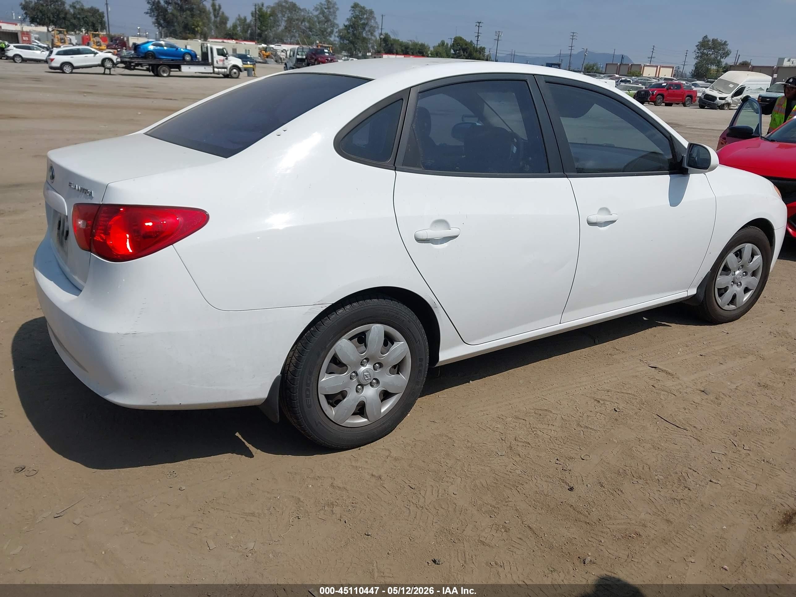 2007 Hyundai Elantra Gls/limited/se White vin: KMHDU46D07U120323