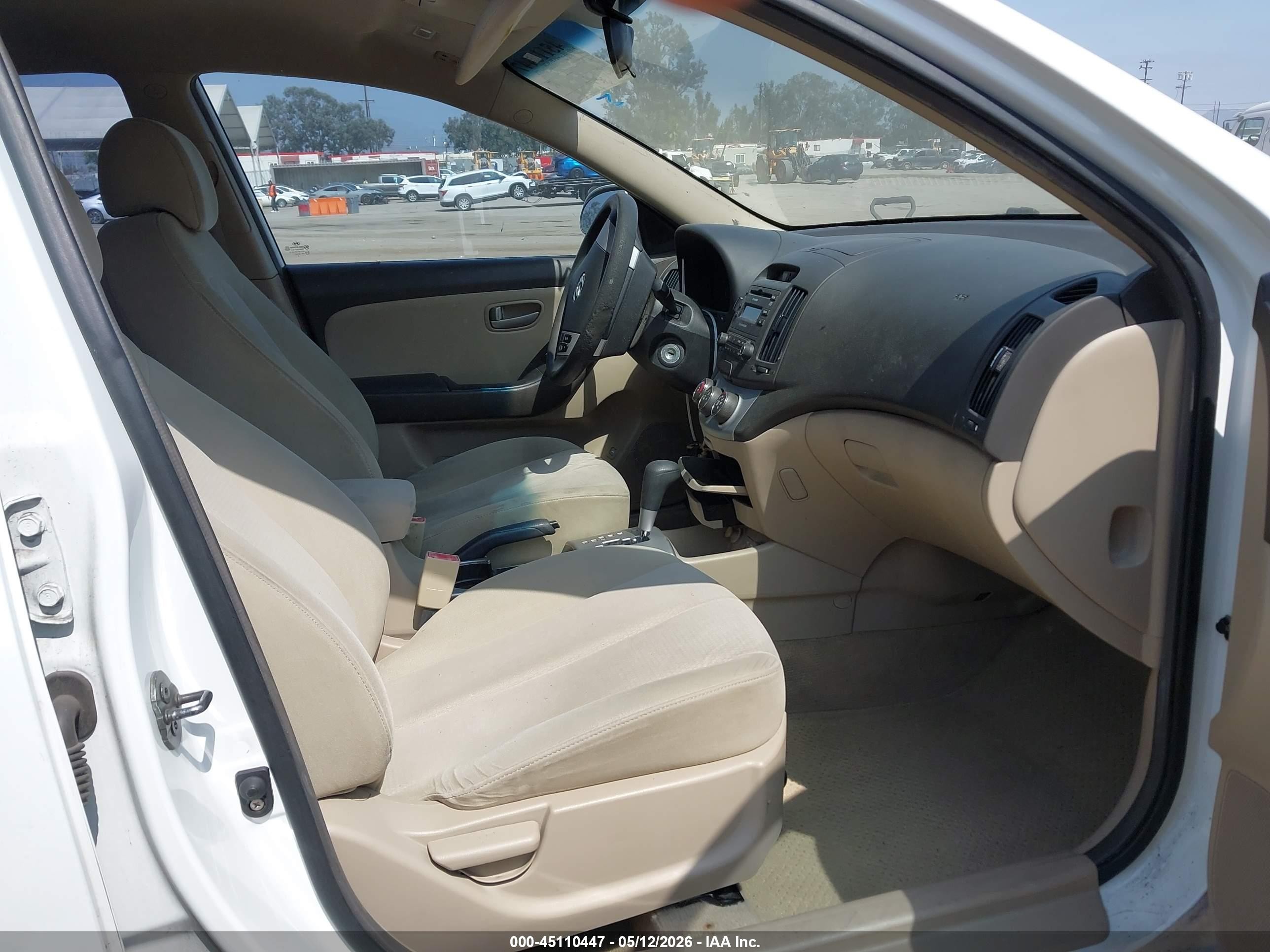 2007 Hyundai Elantra Gls/limited/se White vin: KMHDU46D07U120323