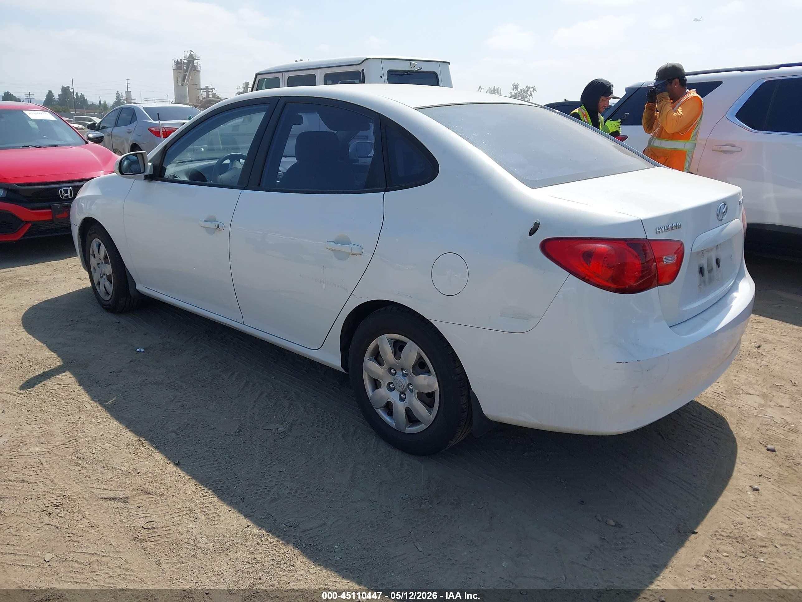 2007 Hyundai Elantra Gls/limited/se White vin: KMHDU46D07U120323