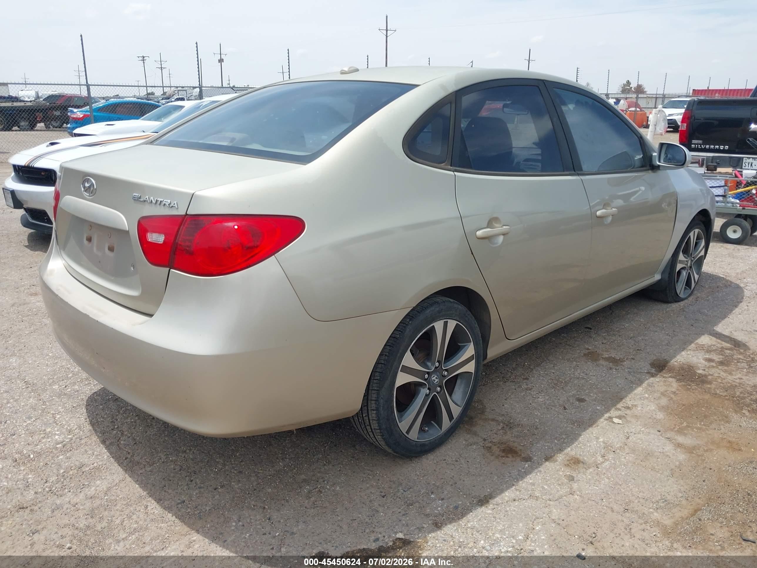 2008 Hyundai Elantra Gls/se Gold vin: KMHDU46D08U355211