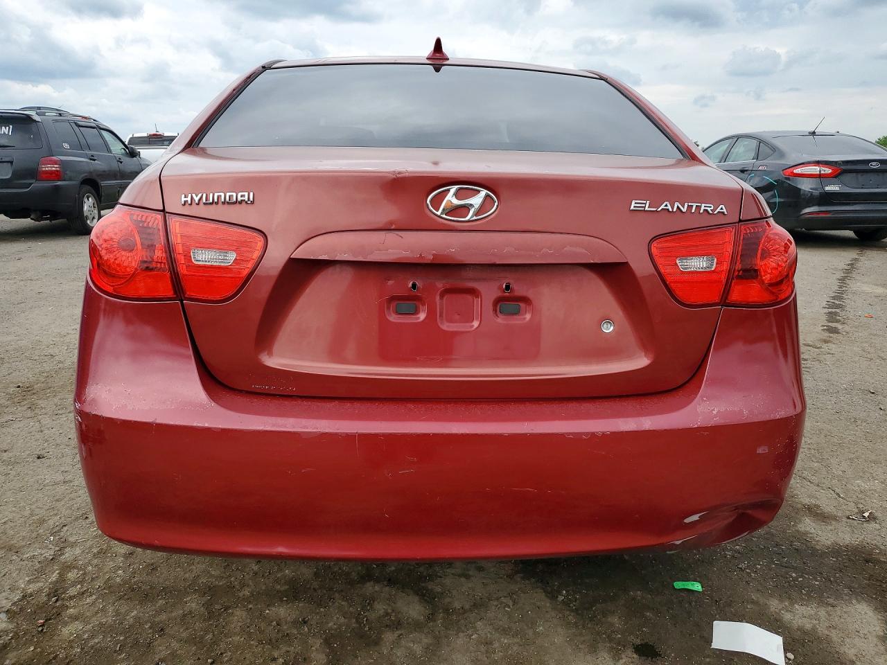2009 Hyundai Elantra Red vin: KMHDU46D09U825223