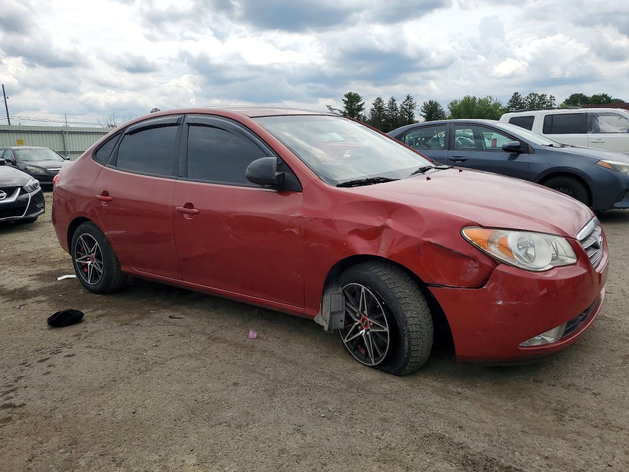 2009 Hyundai Elantra Red vin: KMHDU46D09U825223