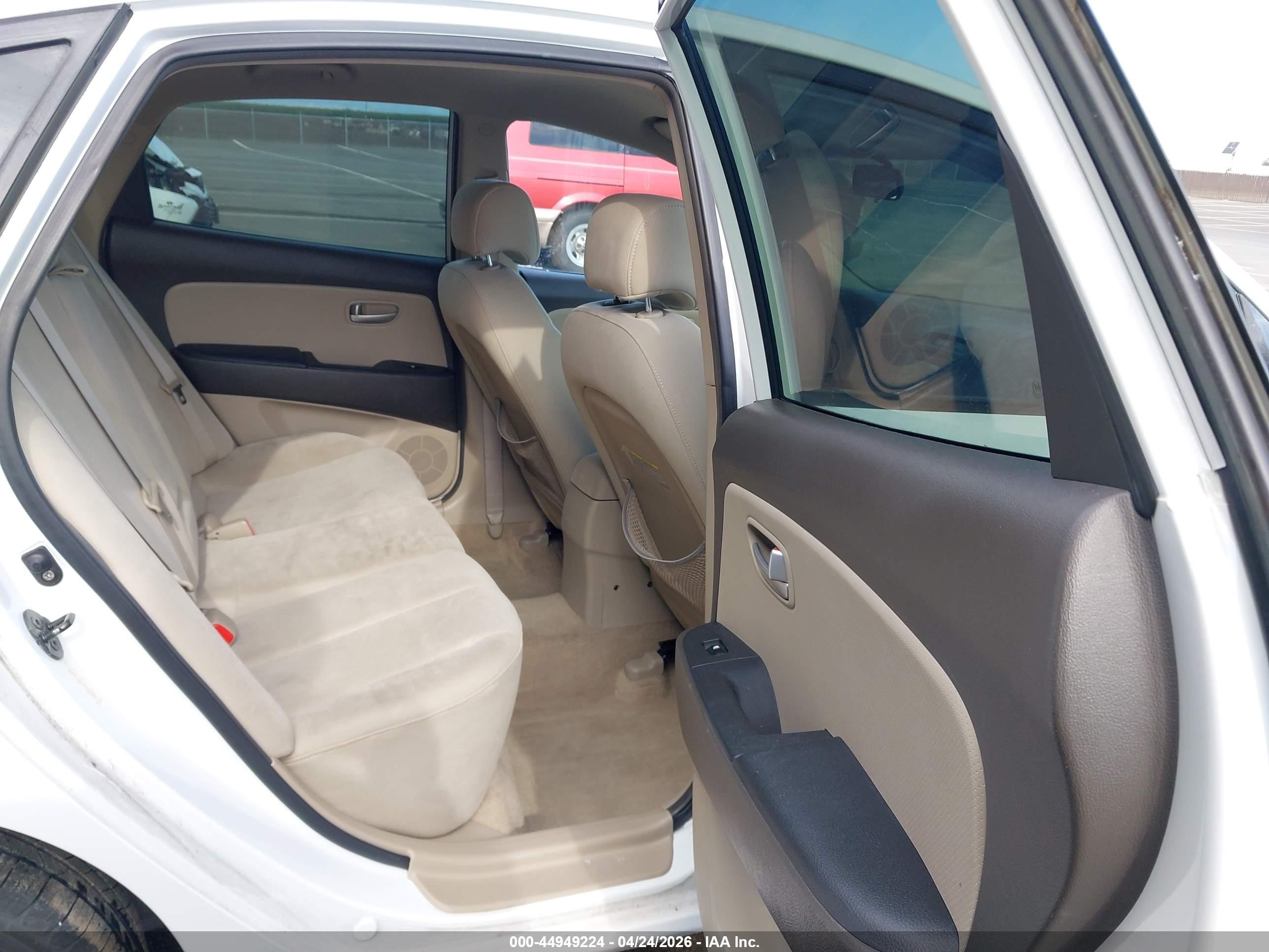 2007 Hyundai Elantra Gls/limited/se White vin: KMHDU46D17U047639