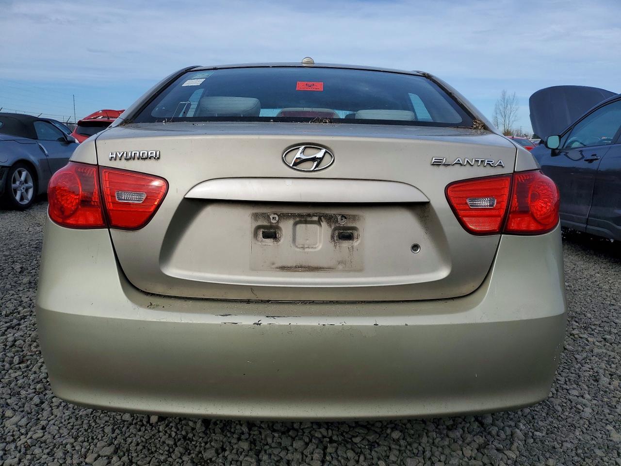 2007 Hyundai Elantra Base Бежевый vin: KMHDU46D17U167912