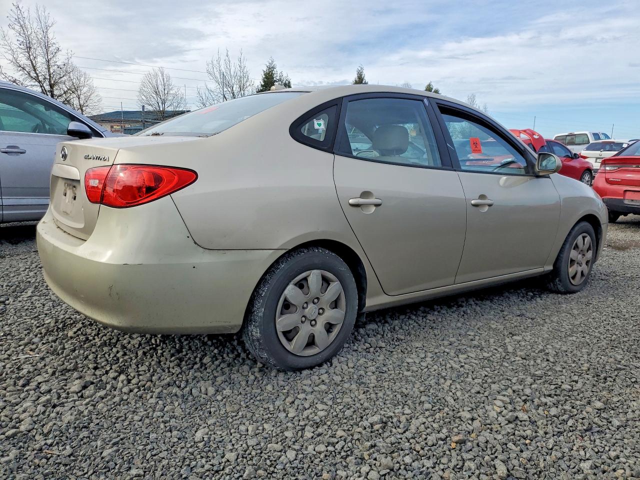 2007 Hyundai Elantra Base Бежевый vin: KMHDU46D17U167912