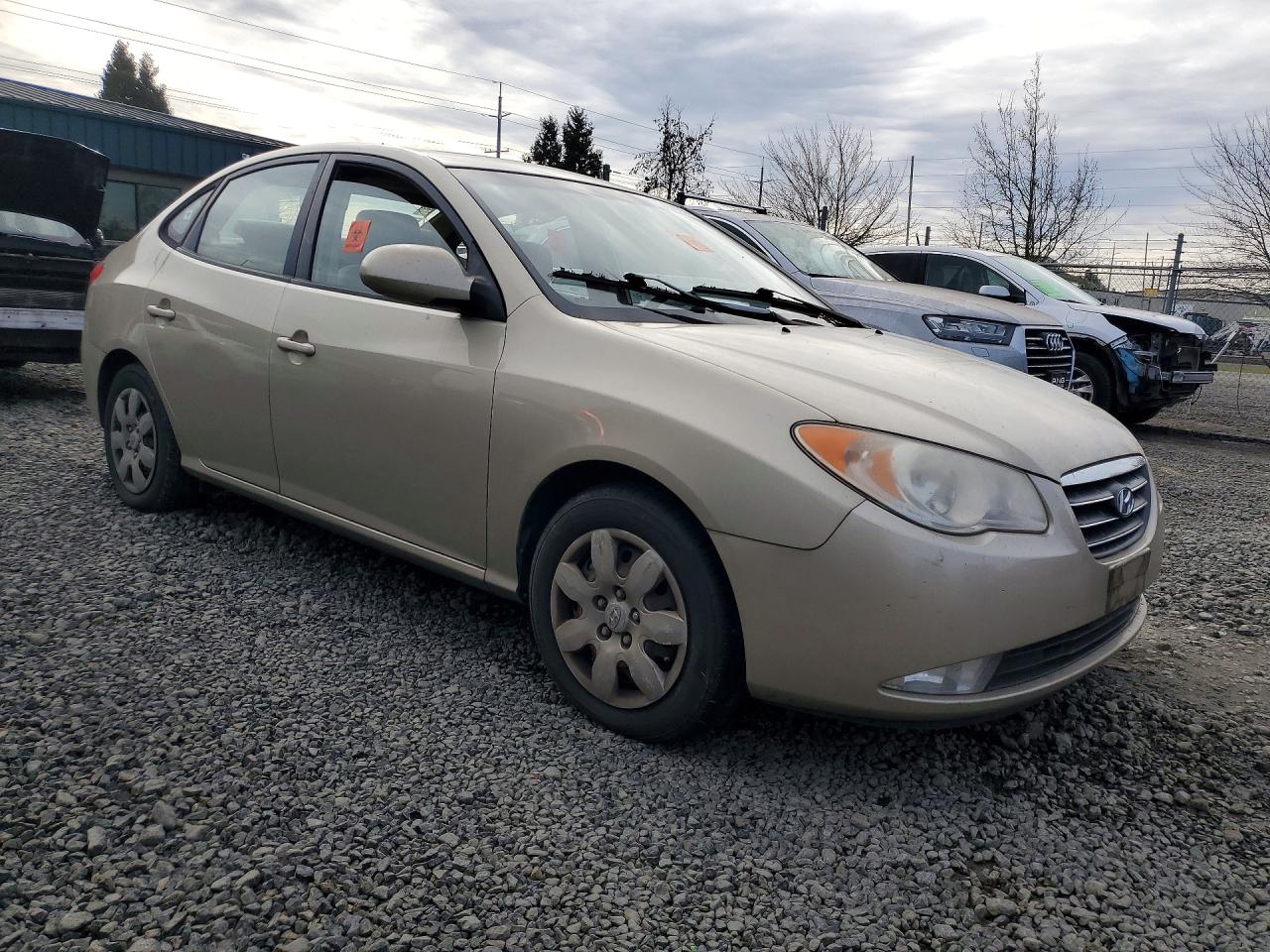 2007 Hyundai Elantra Base Бежевый vin: KMHDU46D17U167912