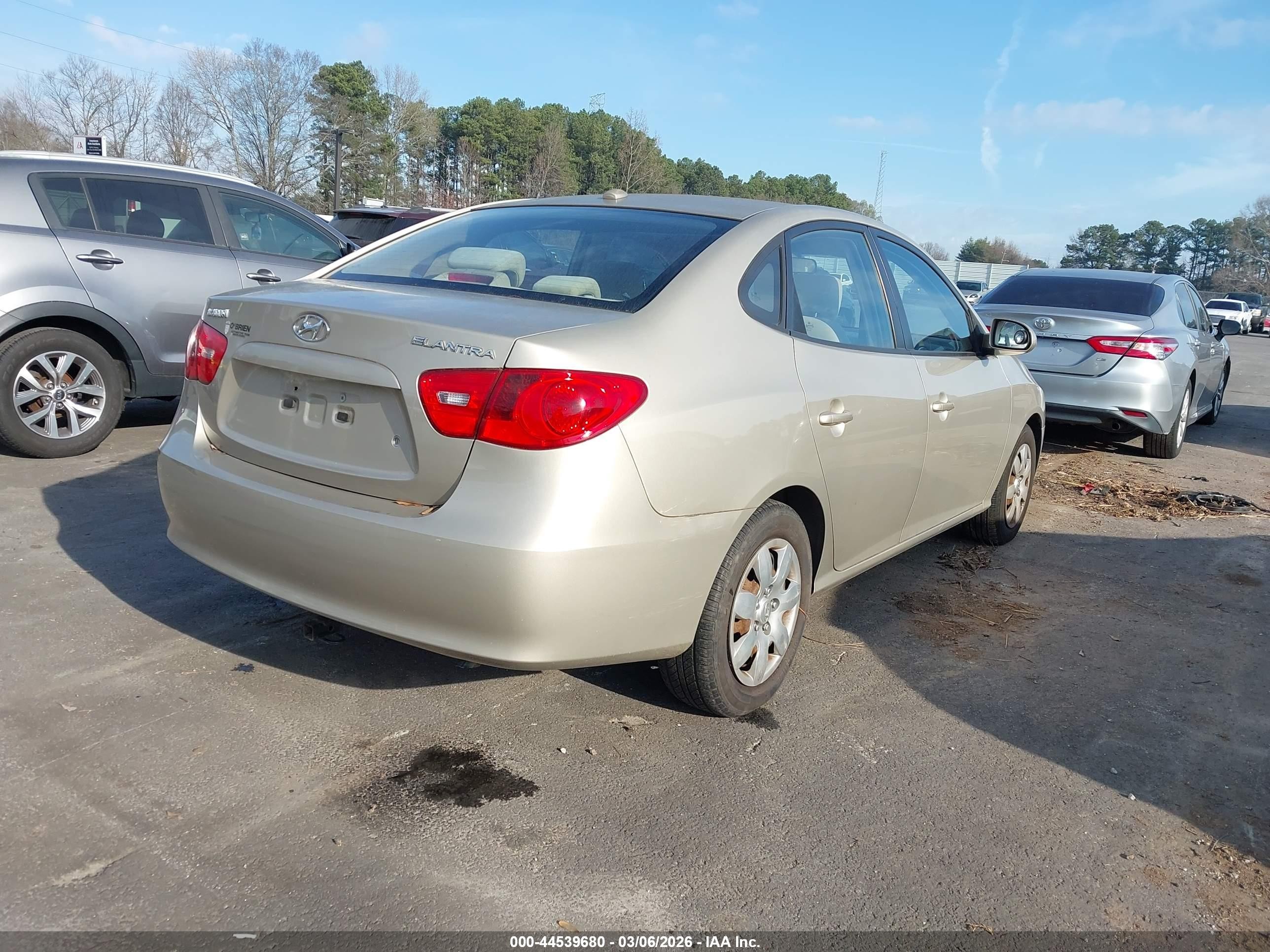 2008 Hyundai Elantra Gls/se Gold vin: KMHDU46D18U312335