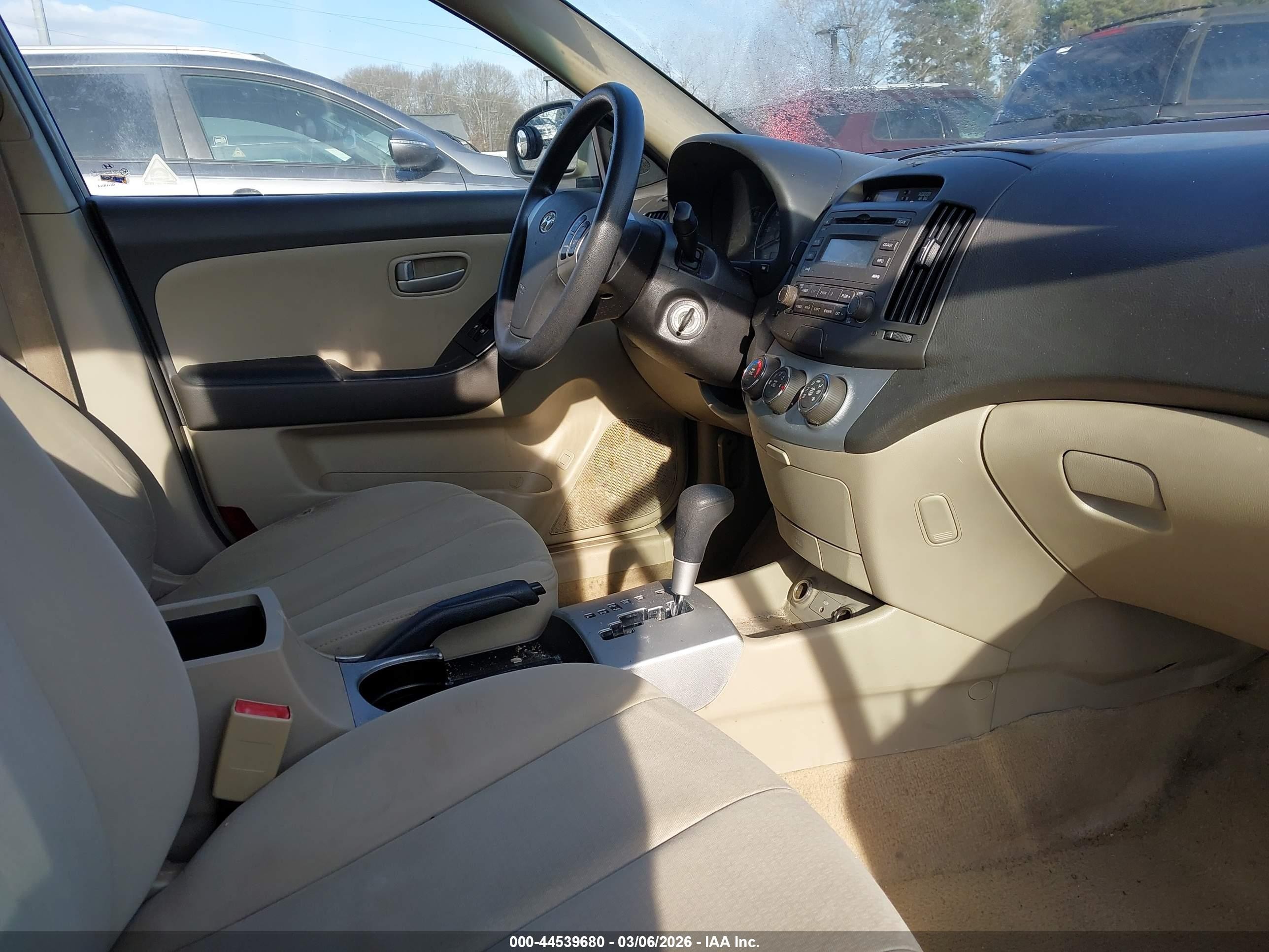 2008 Hyundai Elantra Gls/se Gold vin: KMHDU46D18U312335