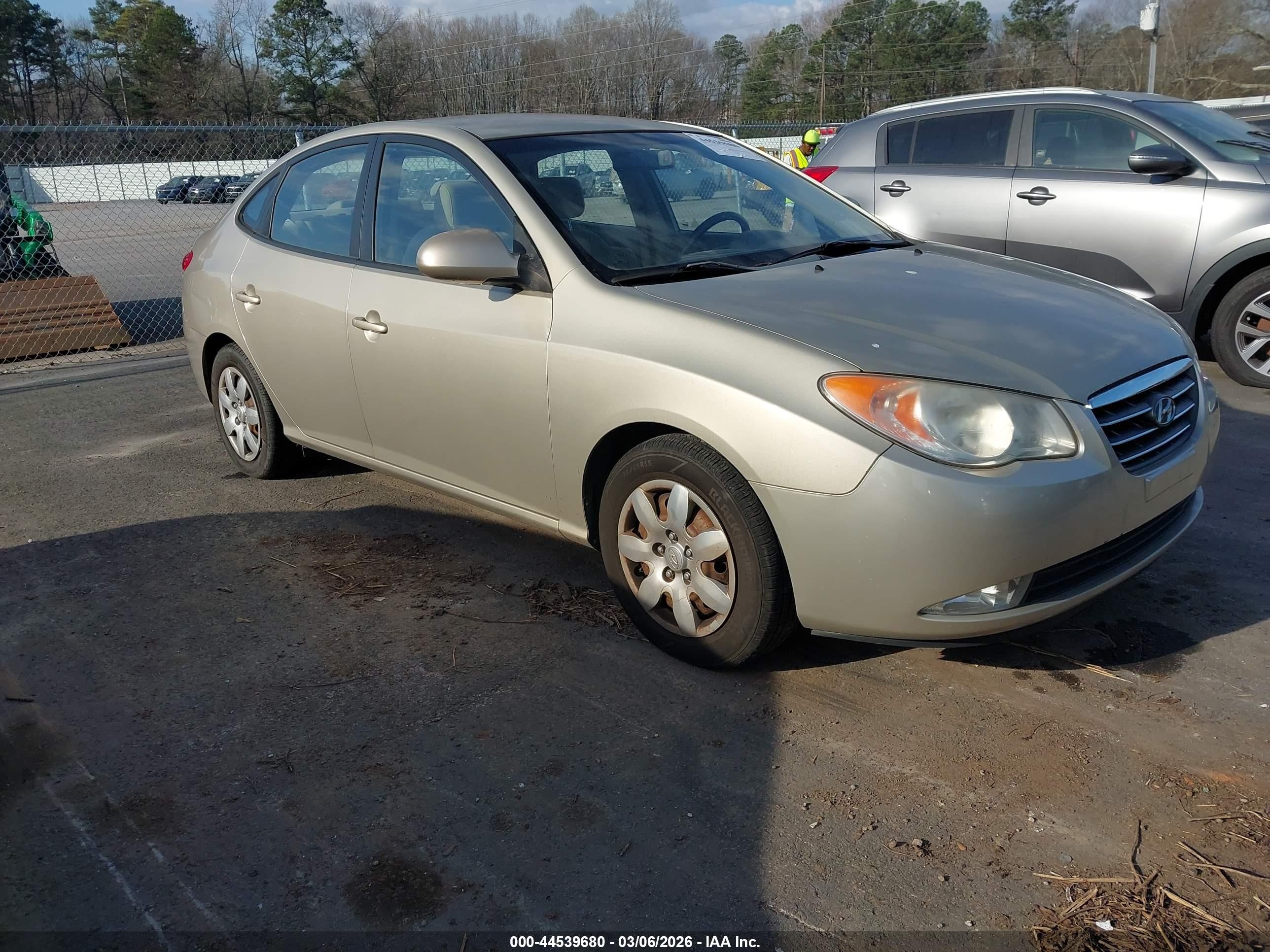2008 Hyundai Elantra Gls/se Золотой vin: KMHDU46D18U312335