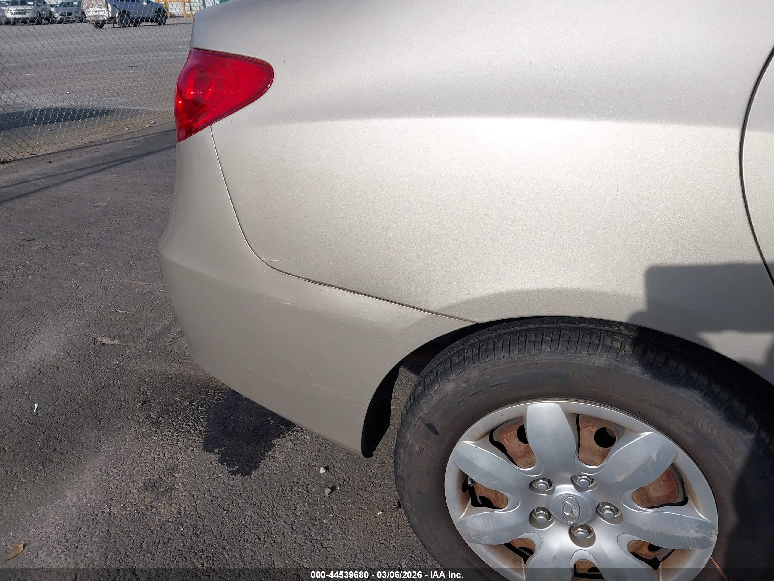 2008 Hyundai Elantra Gls/se Gold vin: KMHDU46D18U312335