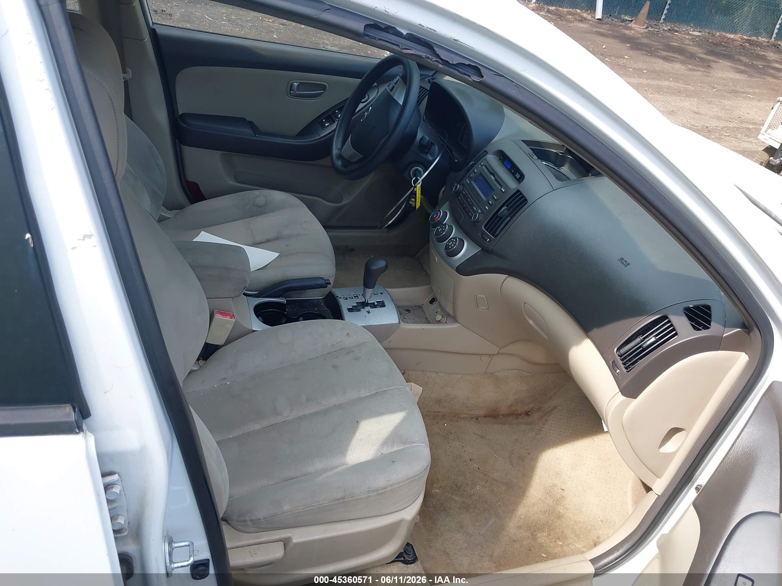 2008 Hyundai Elantra Gls/se White vin: KMHDU46D18U317258