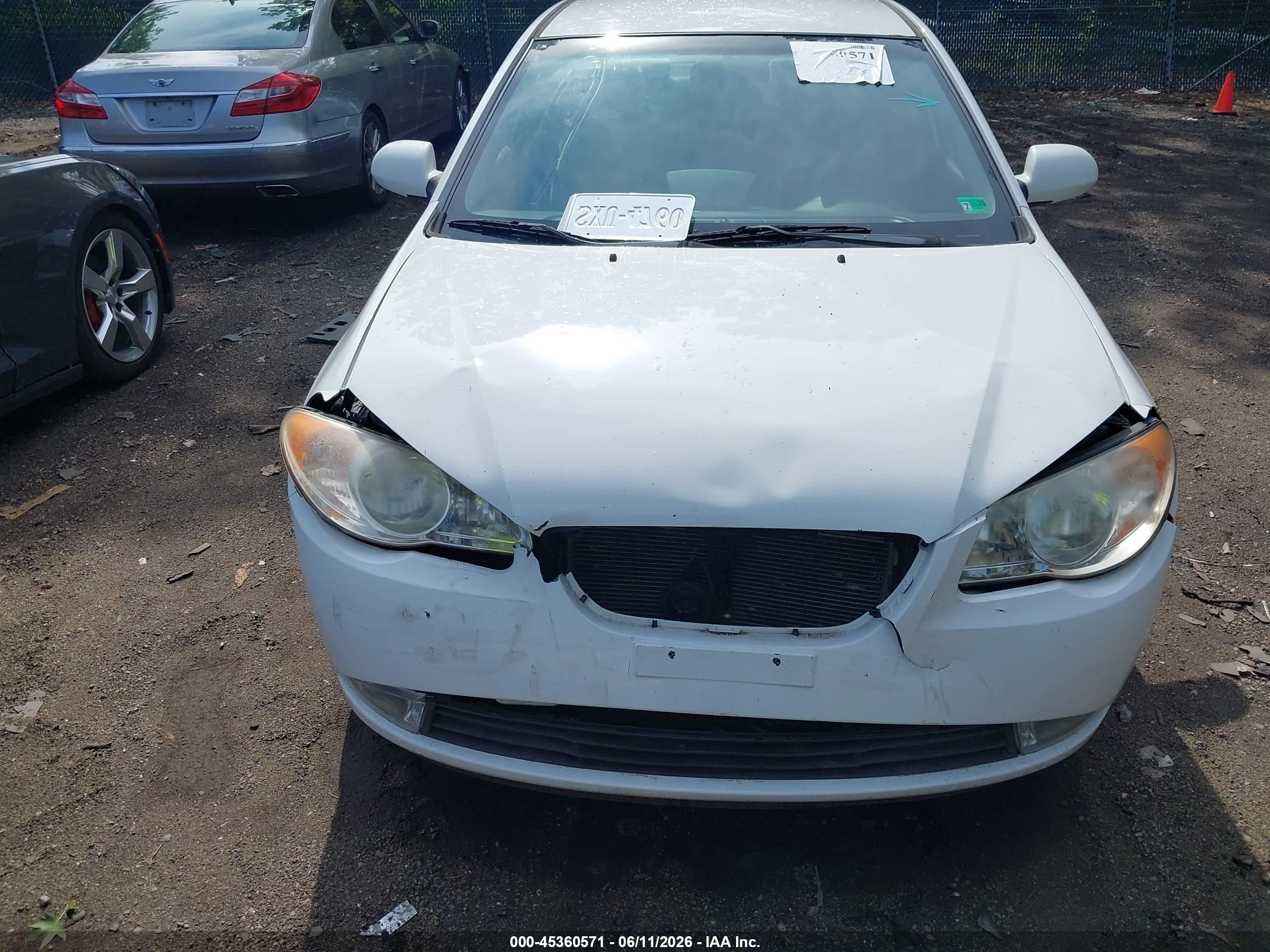 2008 Hyundai Elantra Gls/se White vin: KMHDU46D18U317258