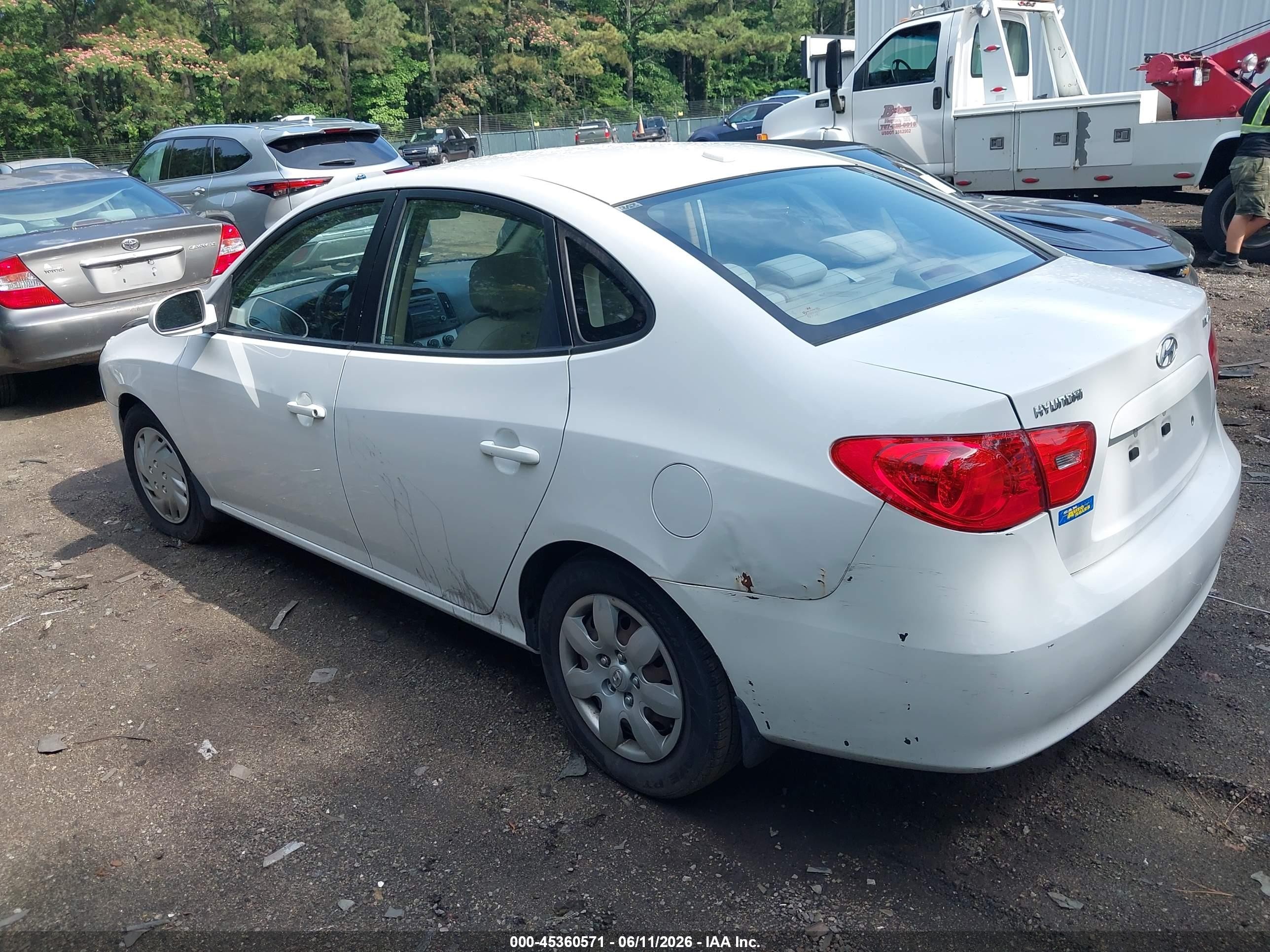 2008 Hyundai Elantra Gls/se White vin: KMHDU46D18U317258