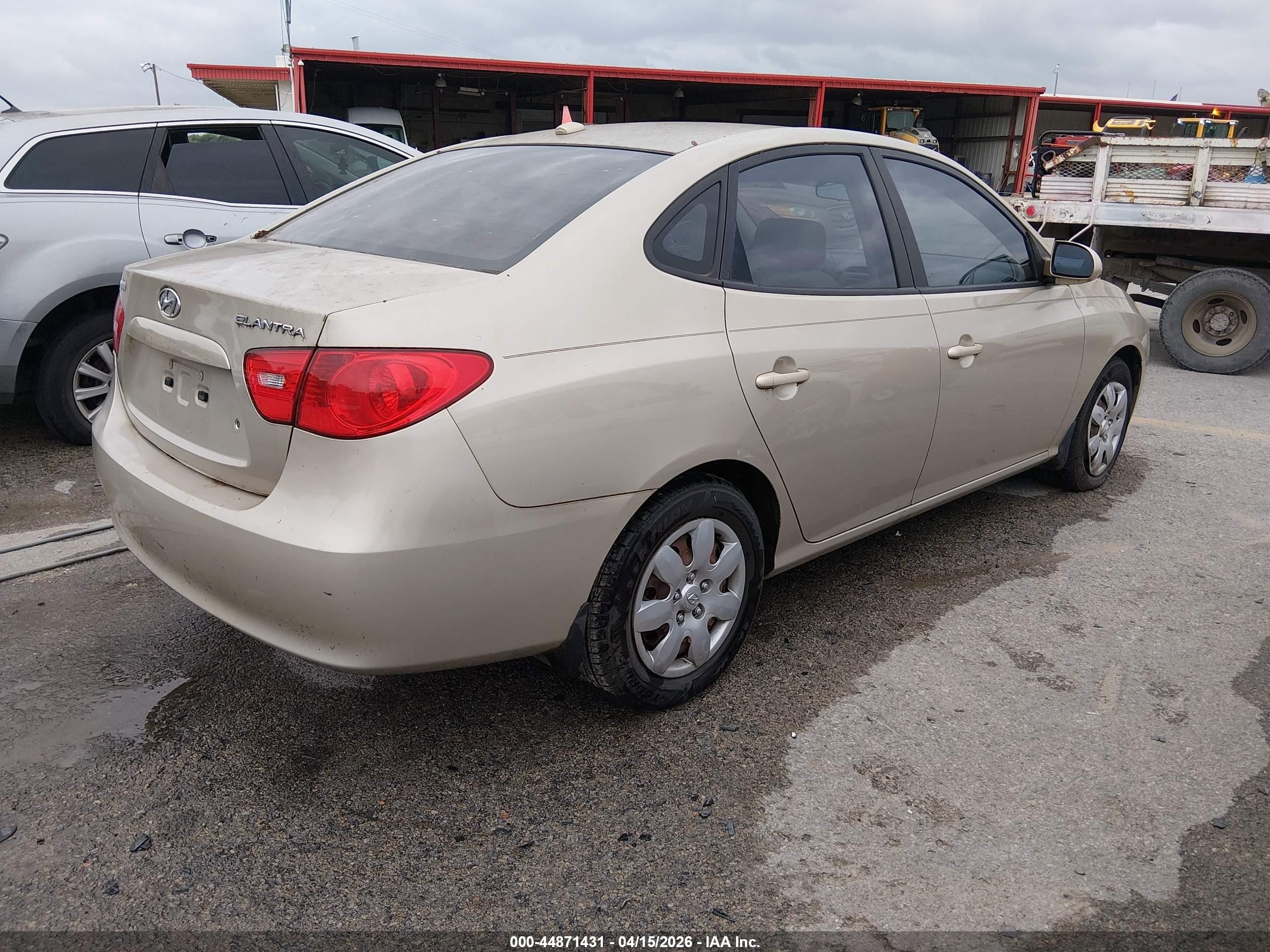 2008 Hyundai Elantra Gls/se Золотой vin: KMHDU46D18U386855
