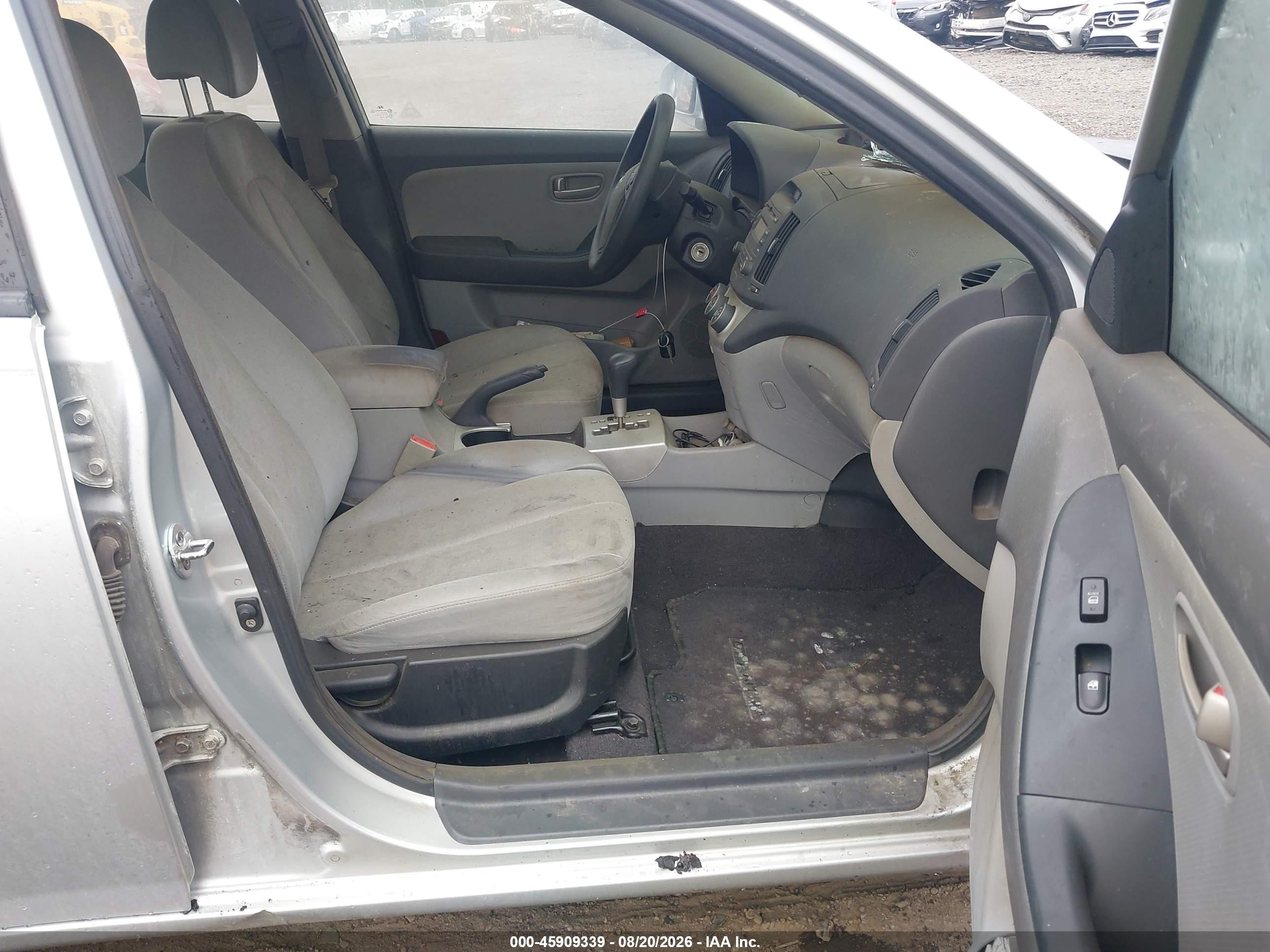 2008 Hyundai Elantra Gls/se Silver vin: KMHDU46D18U409471
