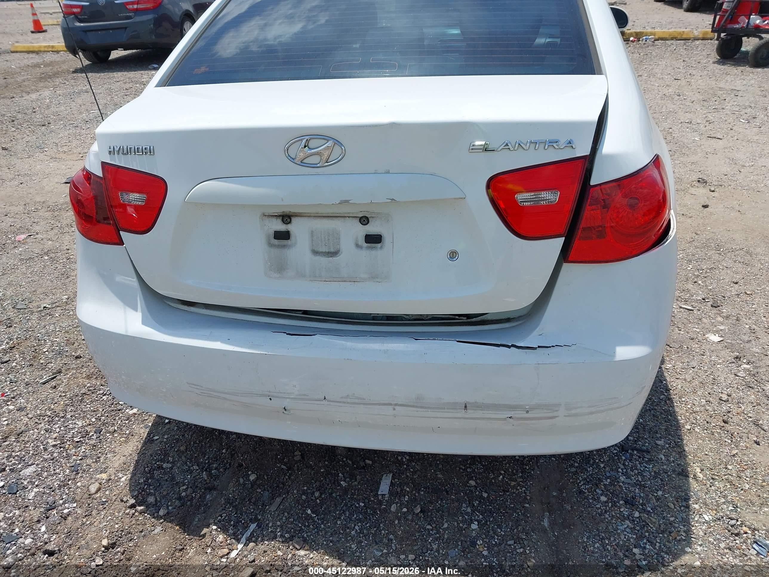 2007 Hyundai Elantra Gls/limited/se White vin: KMHDU46D27U076714
