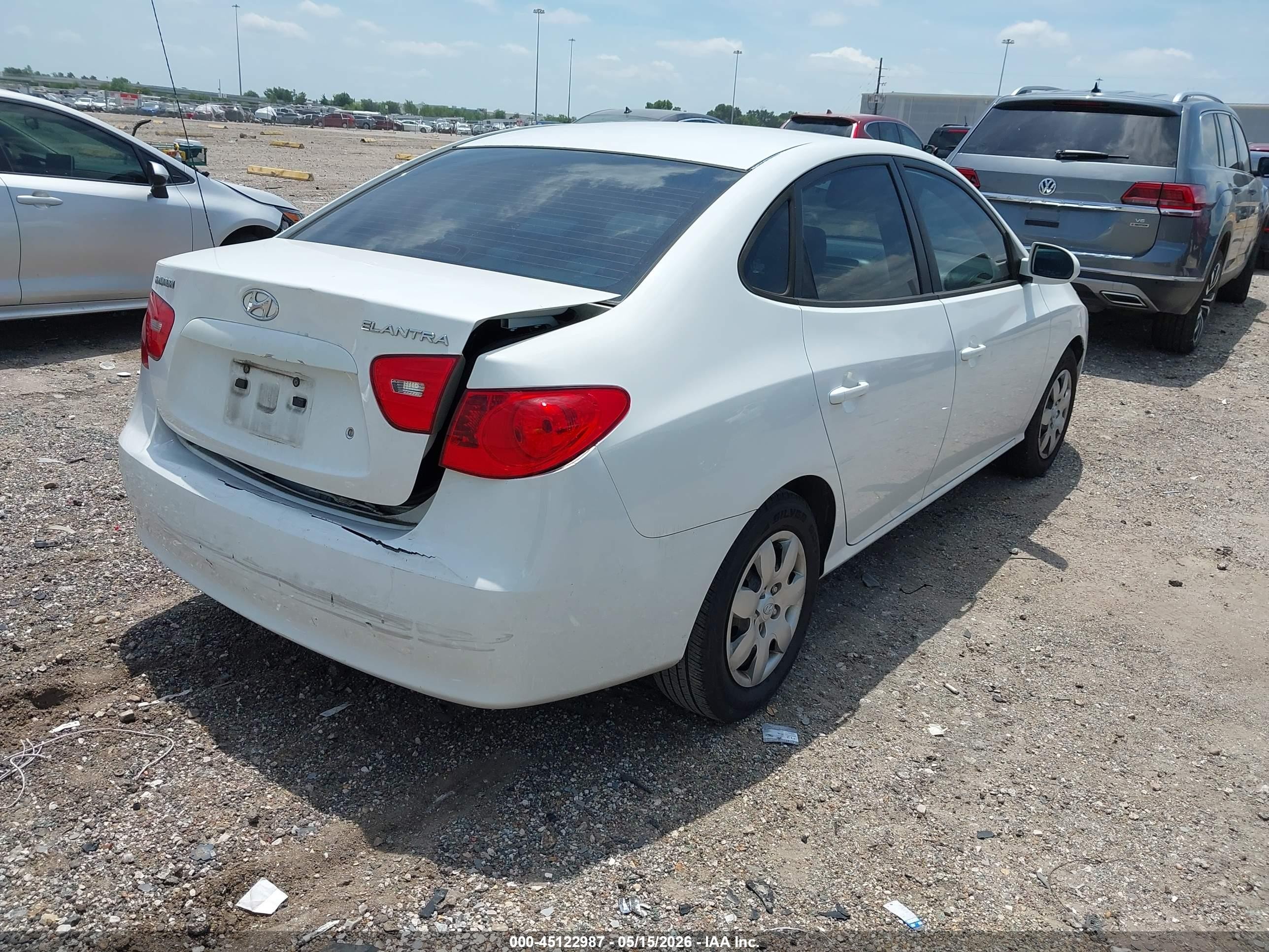 2007 Hyundai Elantra Gls/limited/se White vin: KMHDU46D27U076714