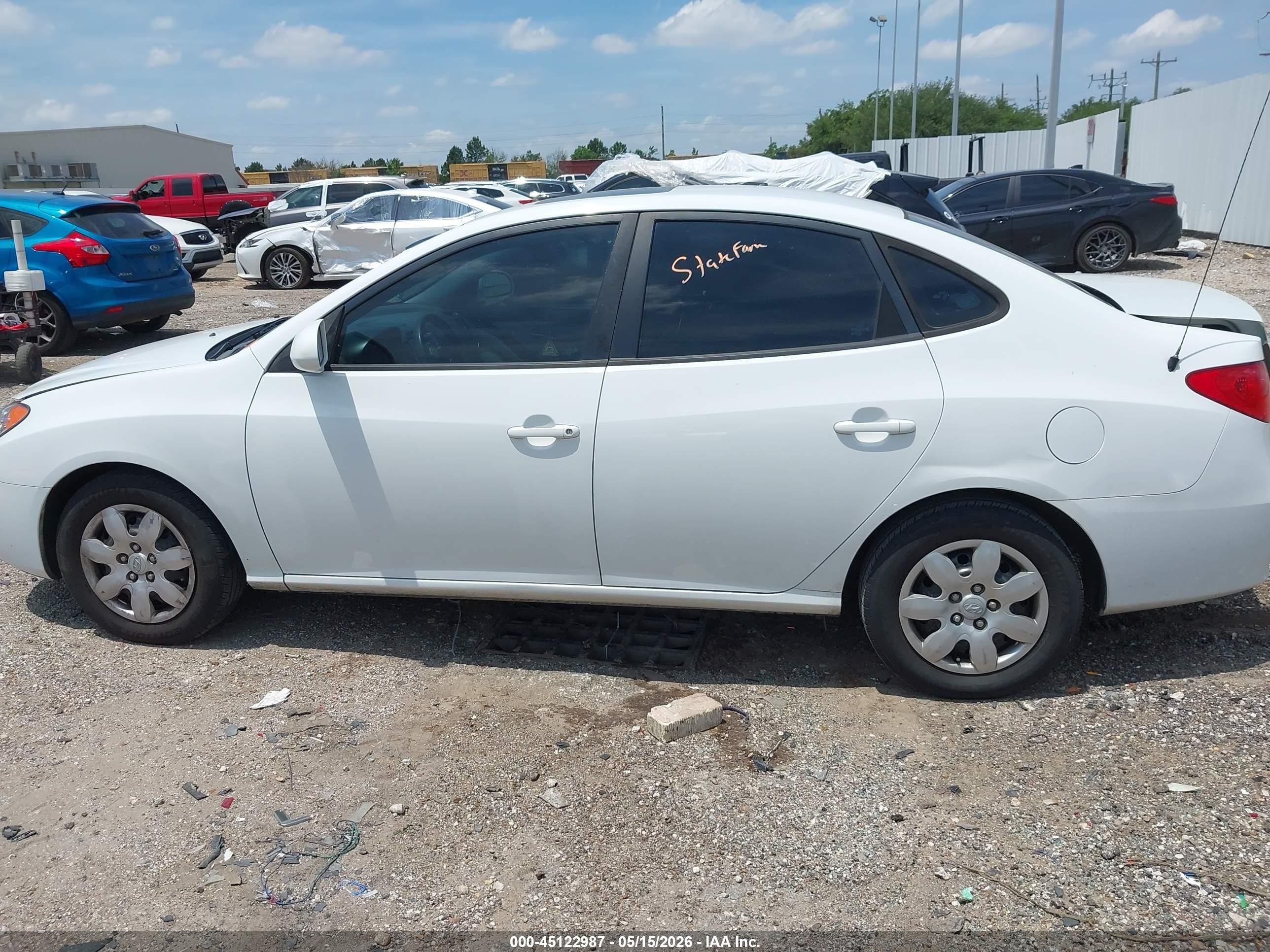 2007 Hyundai Elantra Gls/limited/se White vin: KMHDU46D27U076714