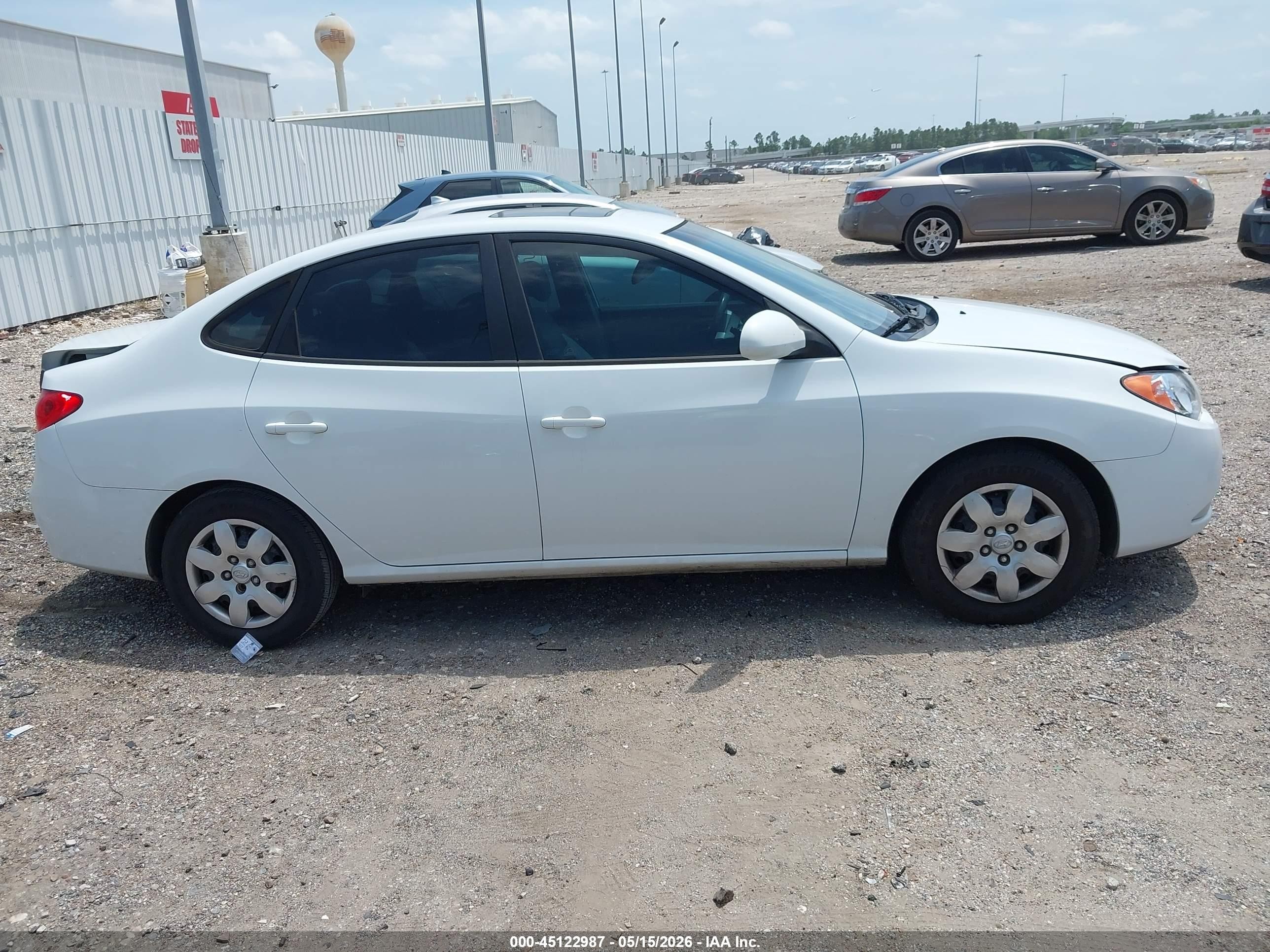2007 Hyundai Elantra Gls/limited/se White vin: KMHDU46D27U076714
