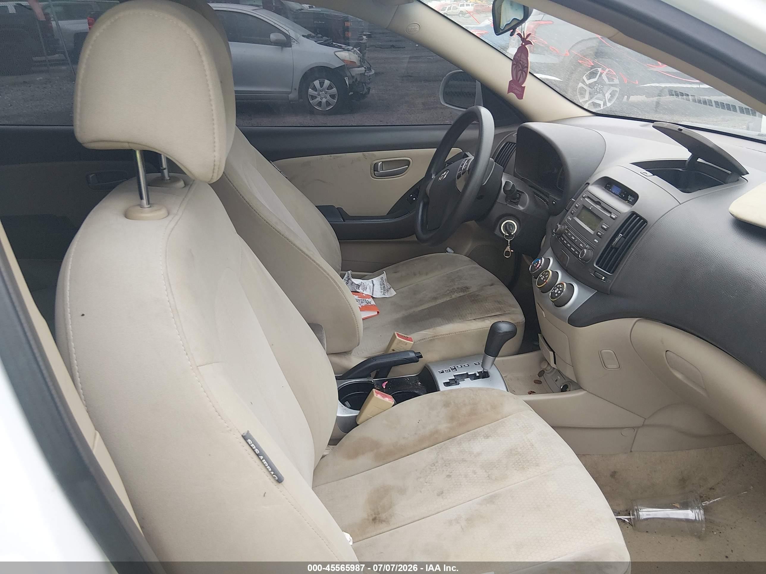 2007 Hyundai Elantra Gls/ltd/se White vin: KMHDU46D27U149564