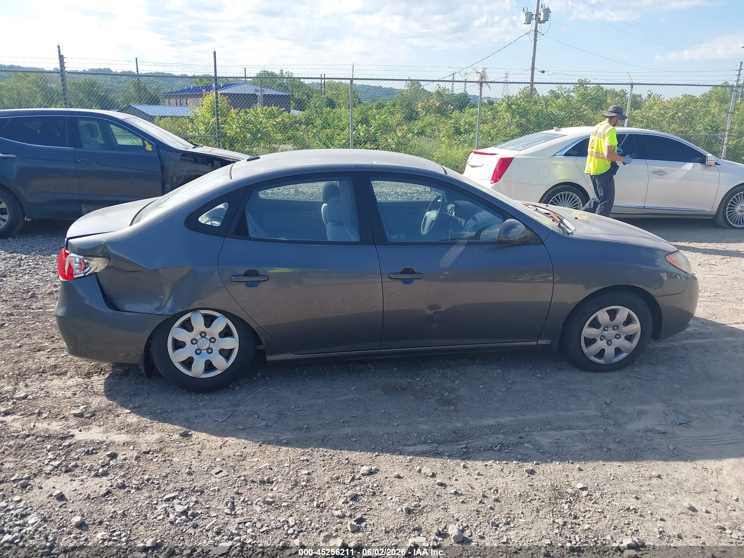2008 Hyundai Elantra Gls/se Gray vin: KMHDU46D28U386508