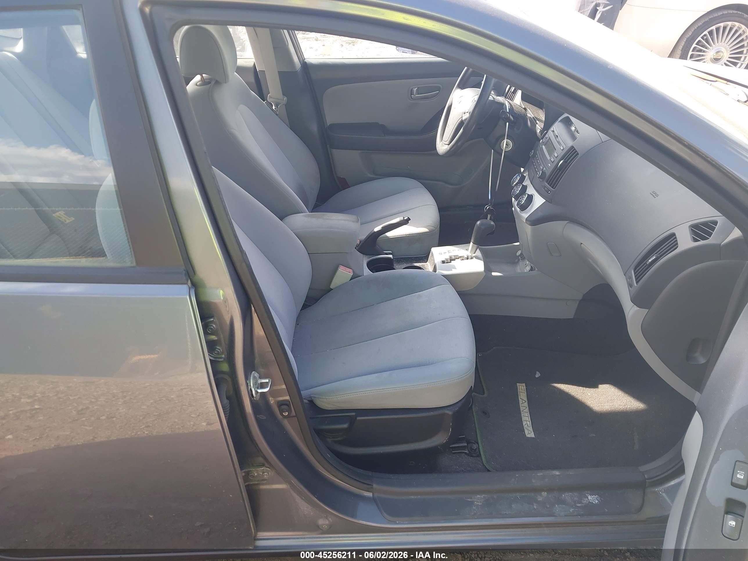 2008 Hyundai Elantra Gls/se Gray vin: KMHDU46D28U386508