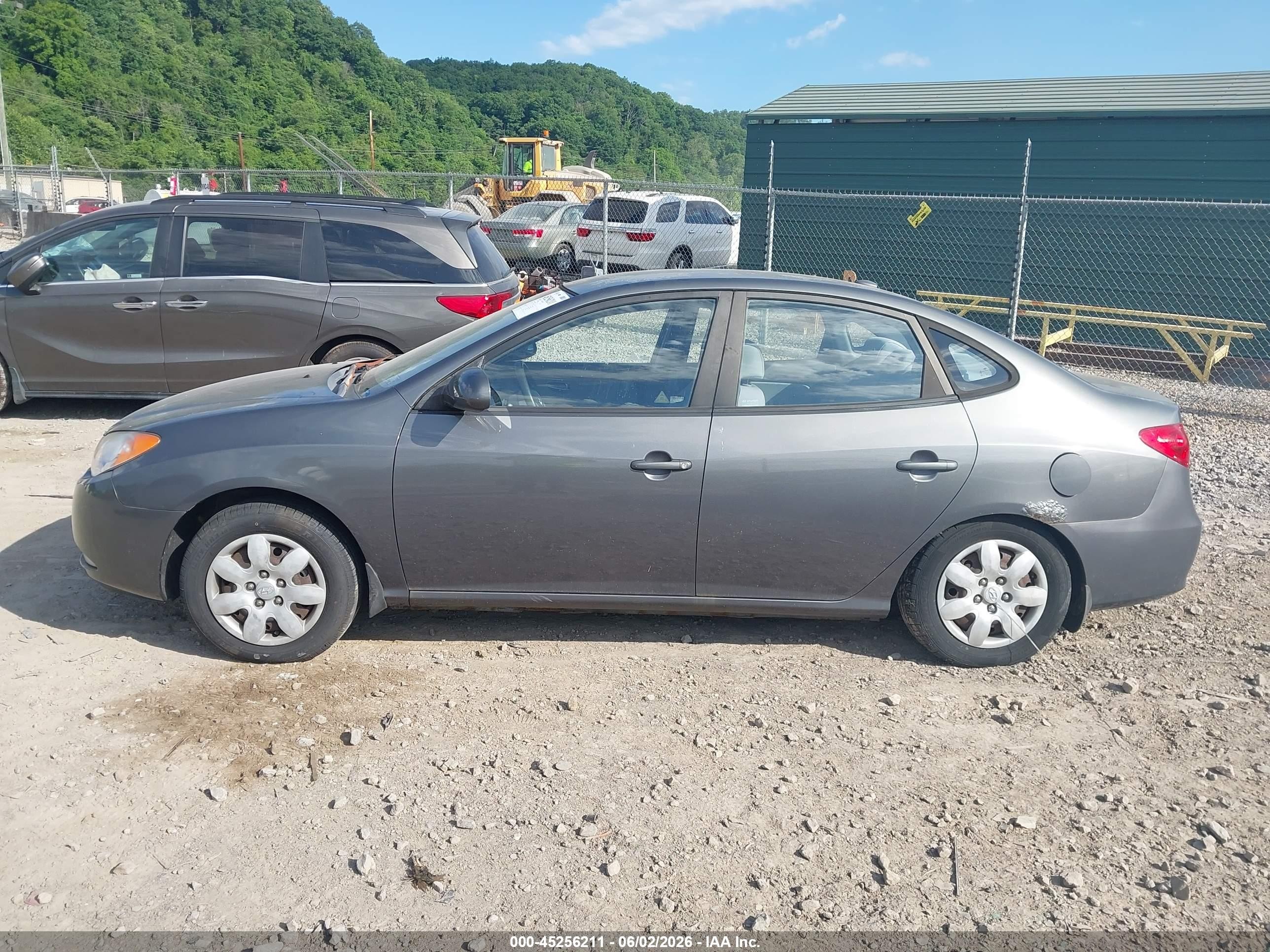 2008 Hyundai Elantra Gls/se Gray vin: KMHDU46D28U386508