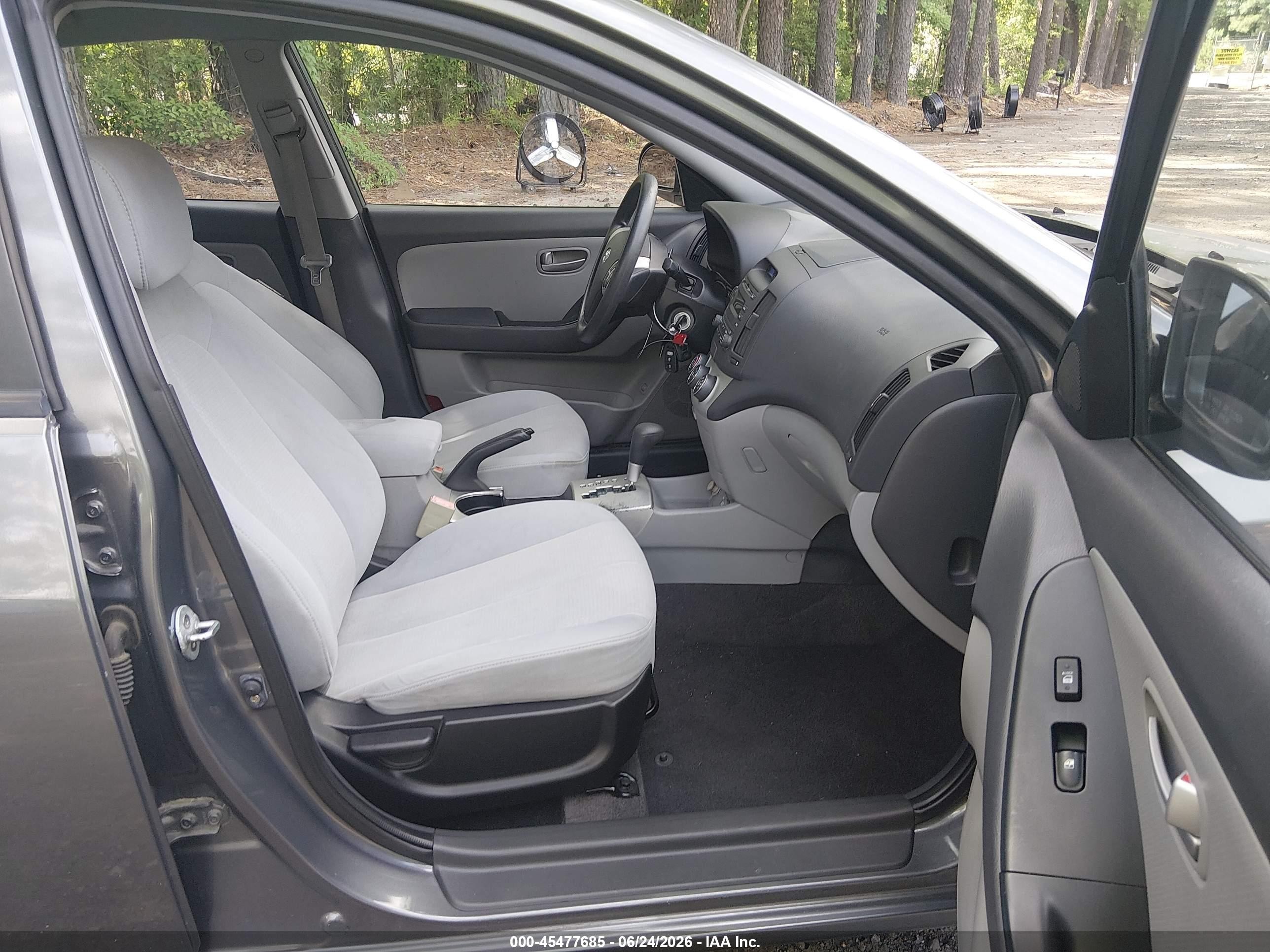 2008 Hyundai Elantra Gls/se Gray vin: KMHDU46D28U410032