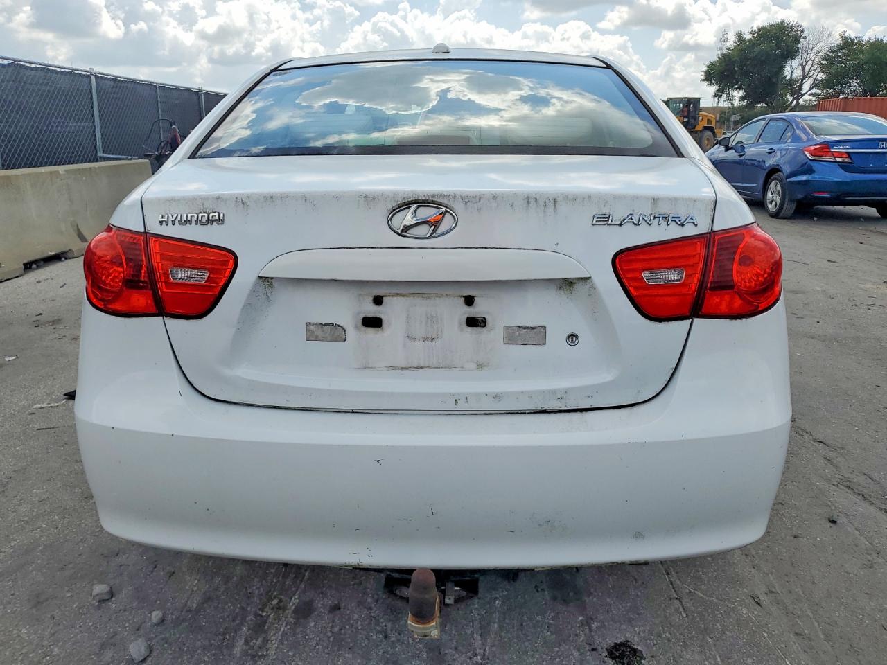 2008 Hyundai Elantra Gls White vin: KMHDU46D28U430989
