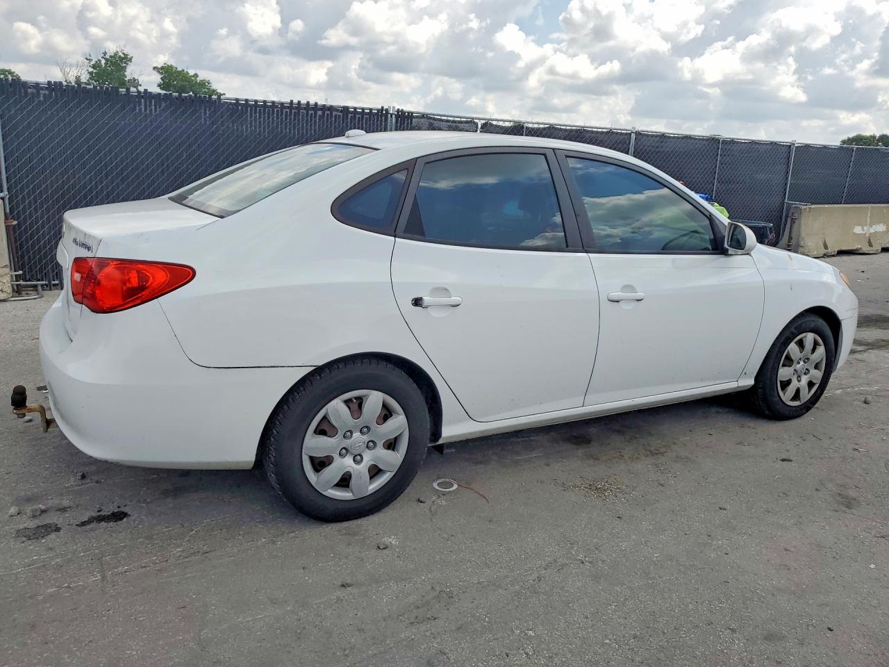 2008 Hyundai Elantra Gls White vin: KMHDU46D28U430989